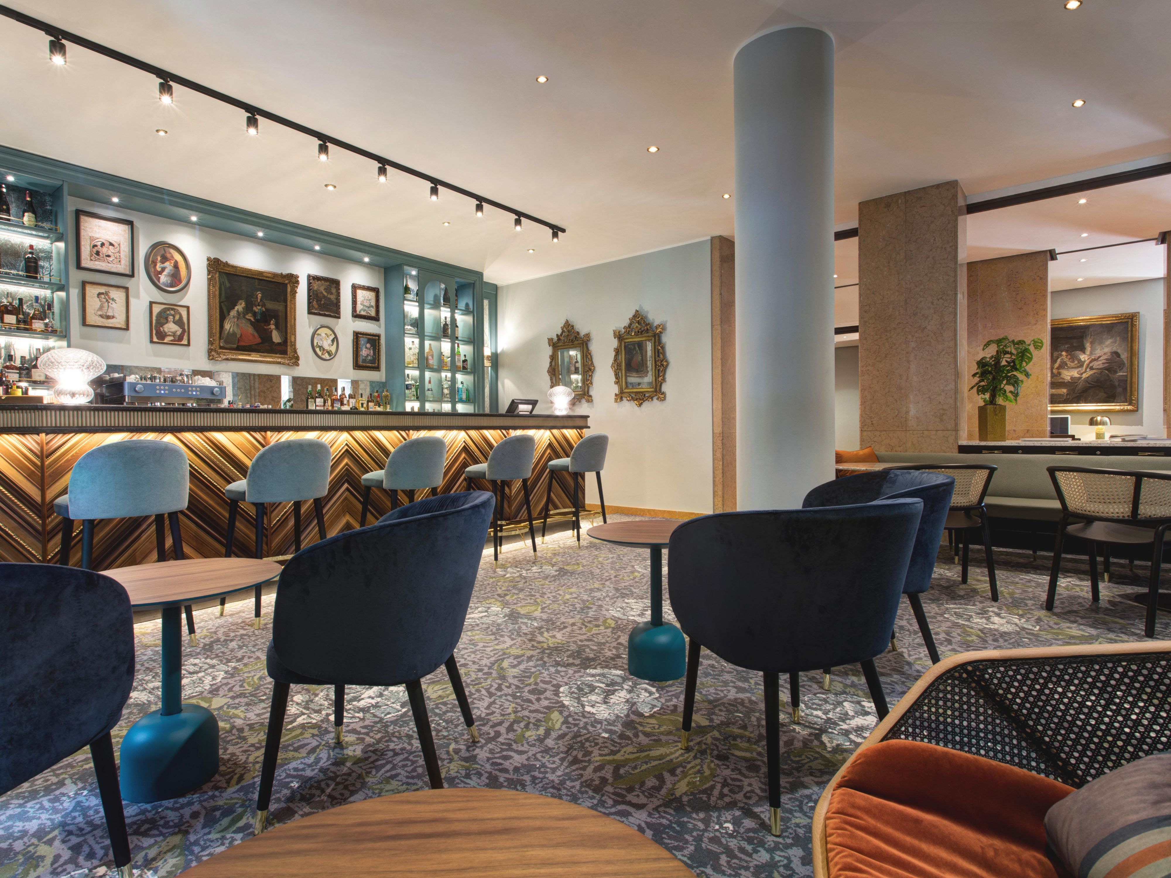 Our Lounge Bar is an elegant and stylish location, perfect to finish off a day spent sightseeing in Verona with a tasty cocktail or a glass of fine wine.