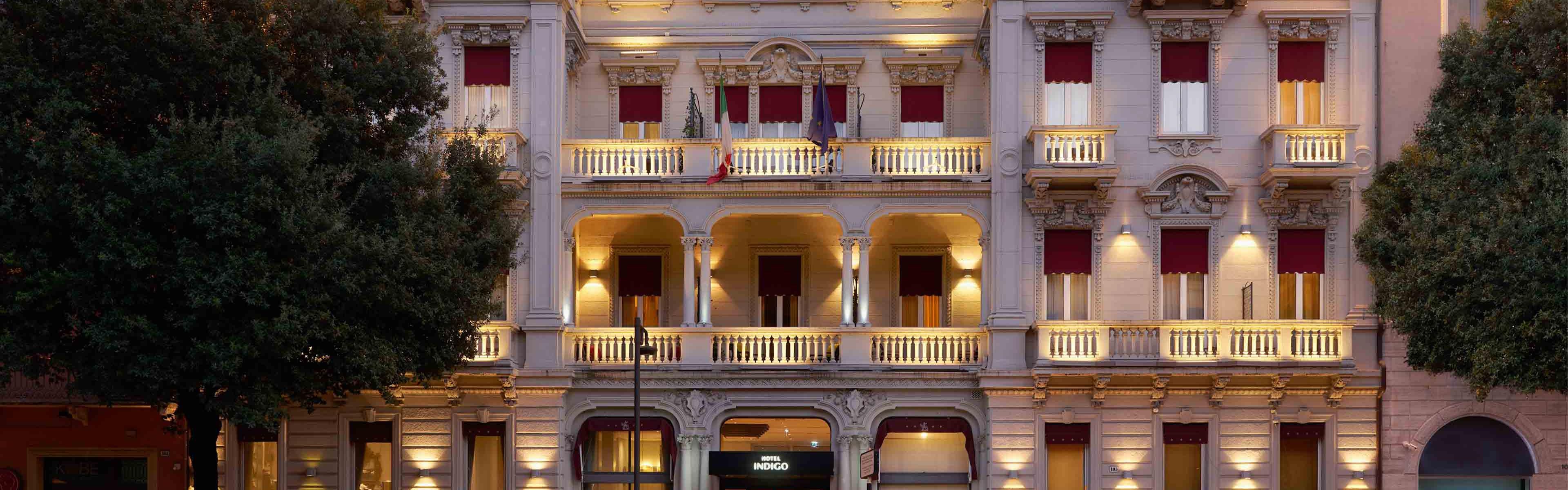 $hotelInfo.mediaDetails.welcomePhotos.primaryPhoto.caption}