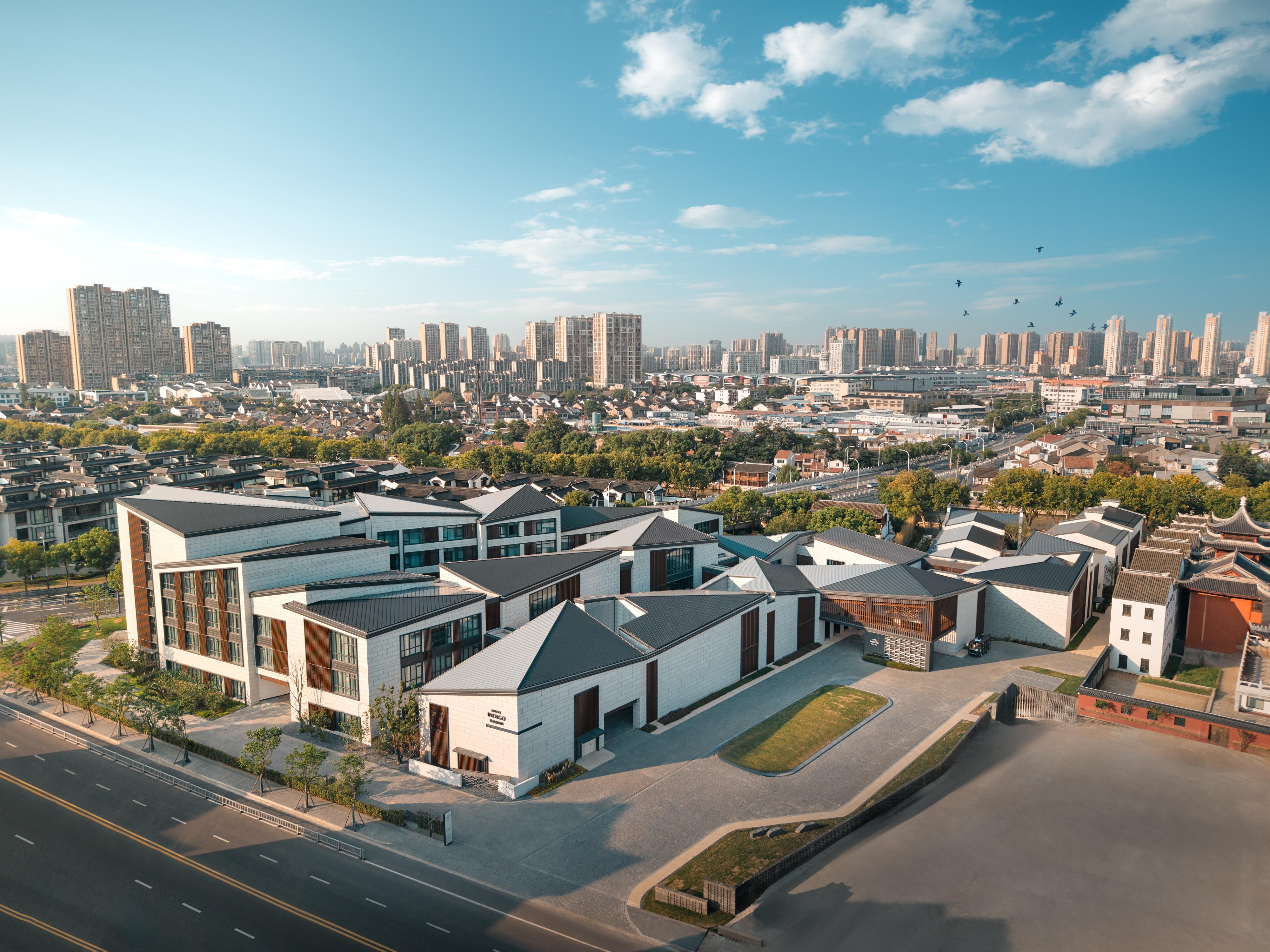 枕河而居赏古韵，南长街畔梦江南。