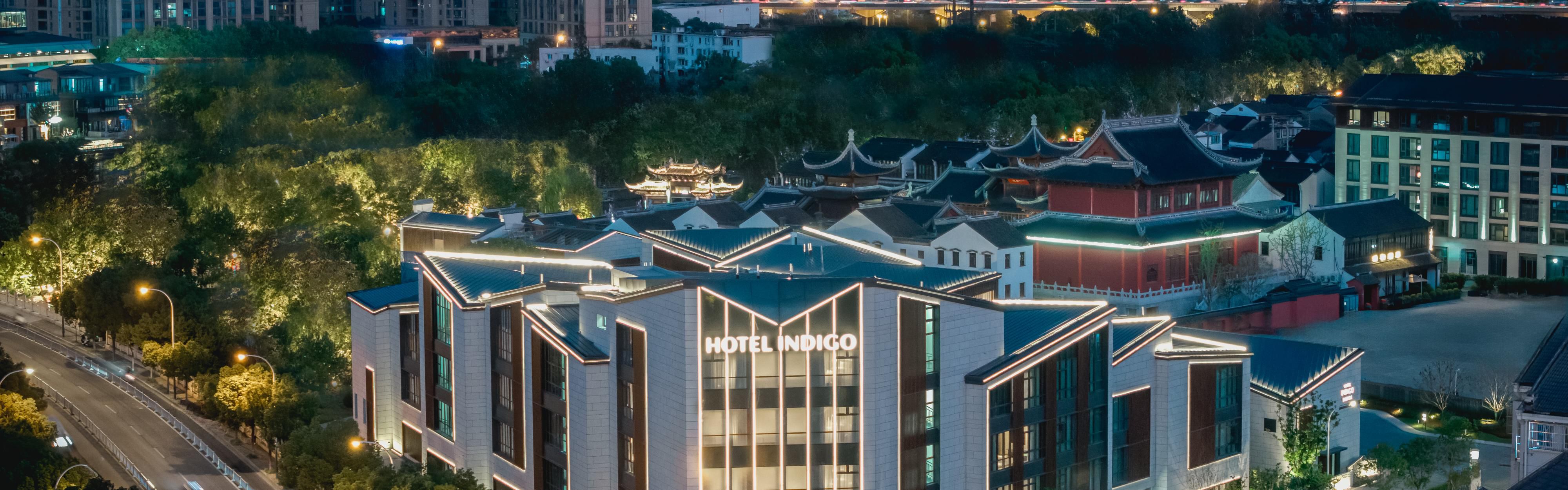 $hotelInfo.mediaDetails.welcomePhotos.primaryPhoto.caption}