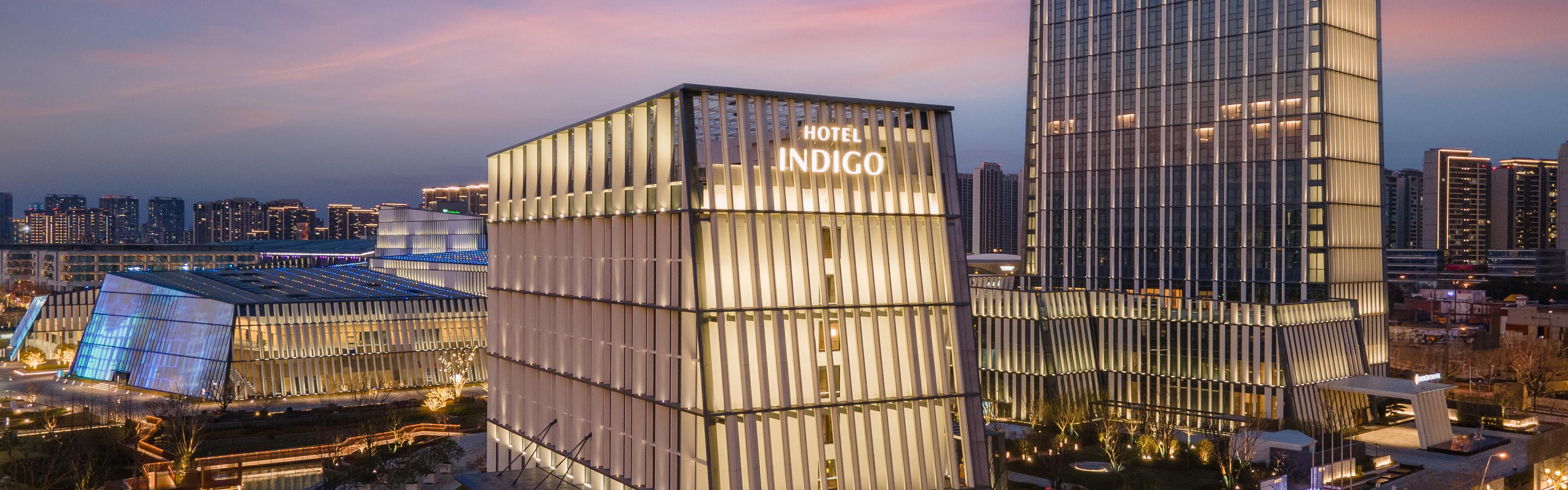 $hotelInfo.mediaDetails.welcomePhotos.primaryPhoto.caption}