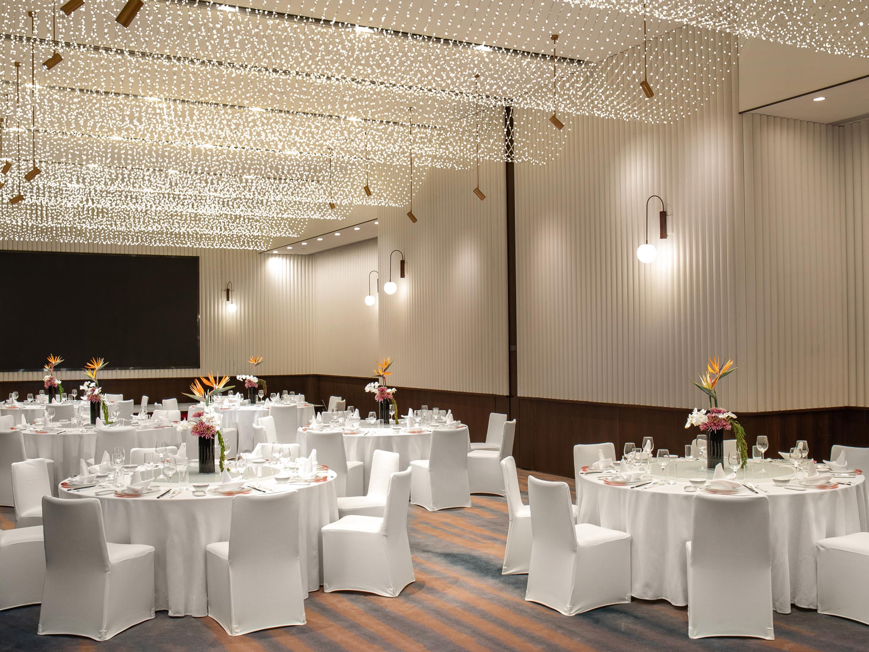 逾200平方米的动态空间拥有独立的茶歇空间，带有纺织工业元素的会
议室为宾客带来别具一格的会务体验。在山水与人文并举的太湖新城，
沉浸邻里，开启“灵光”之旅。