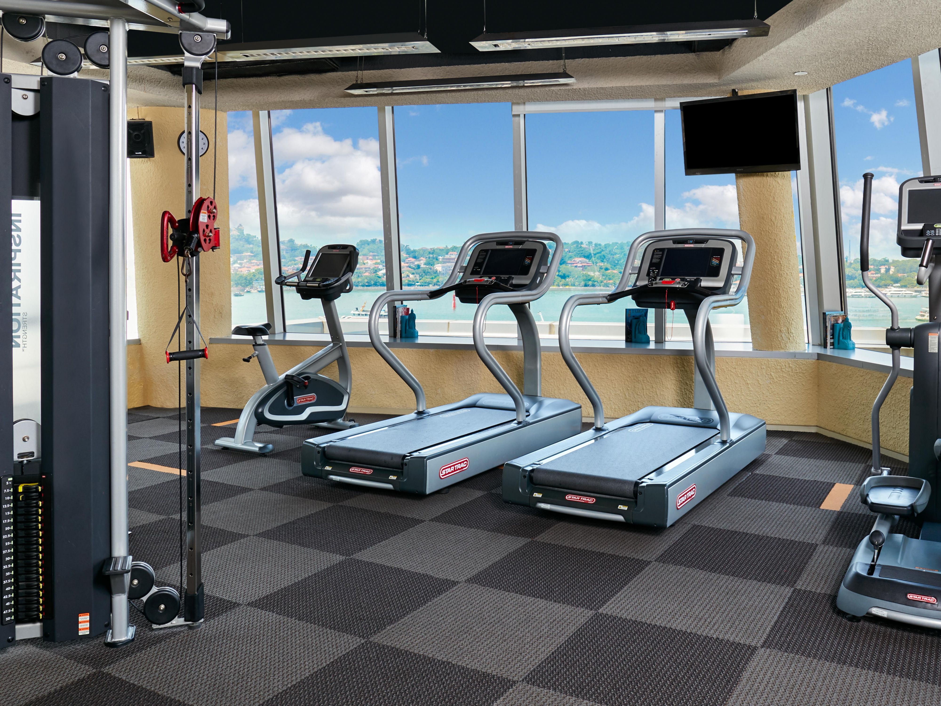 配备先进的健身设备，享受酣畅淋漓的体能训练，在尽情挥洒汗水的同时欣赏鼓浪屿海景，踏上一场身心治愈之旅。