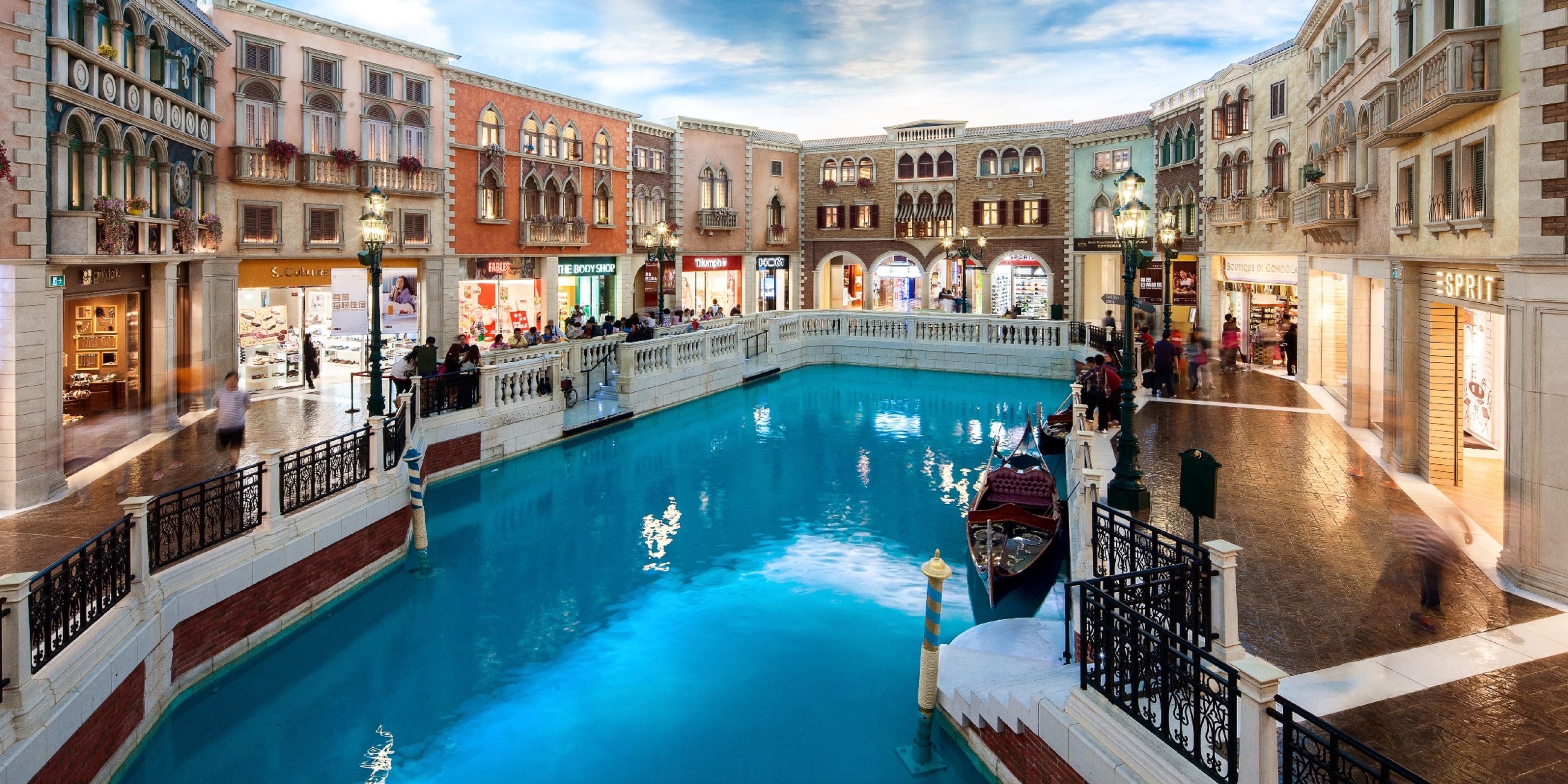 Shoppes at Venetian is a luxurious one million square foot indoor mall with more than 350 stores featuring world-renowned brands. As part of Sands Shoppes, Macao’s ultimate luxury duty free shopping experience, it connects with Shoppes at Four Seasons, Shoppes at The Londoner Macao and Shoppes at Parisian to offer an impressive 850 stores.