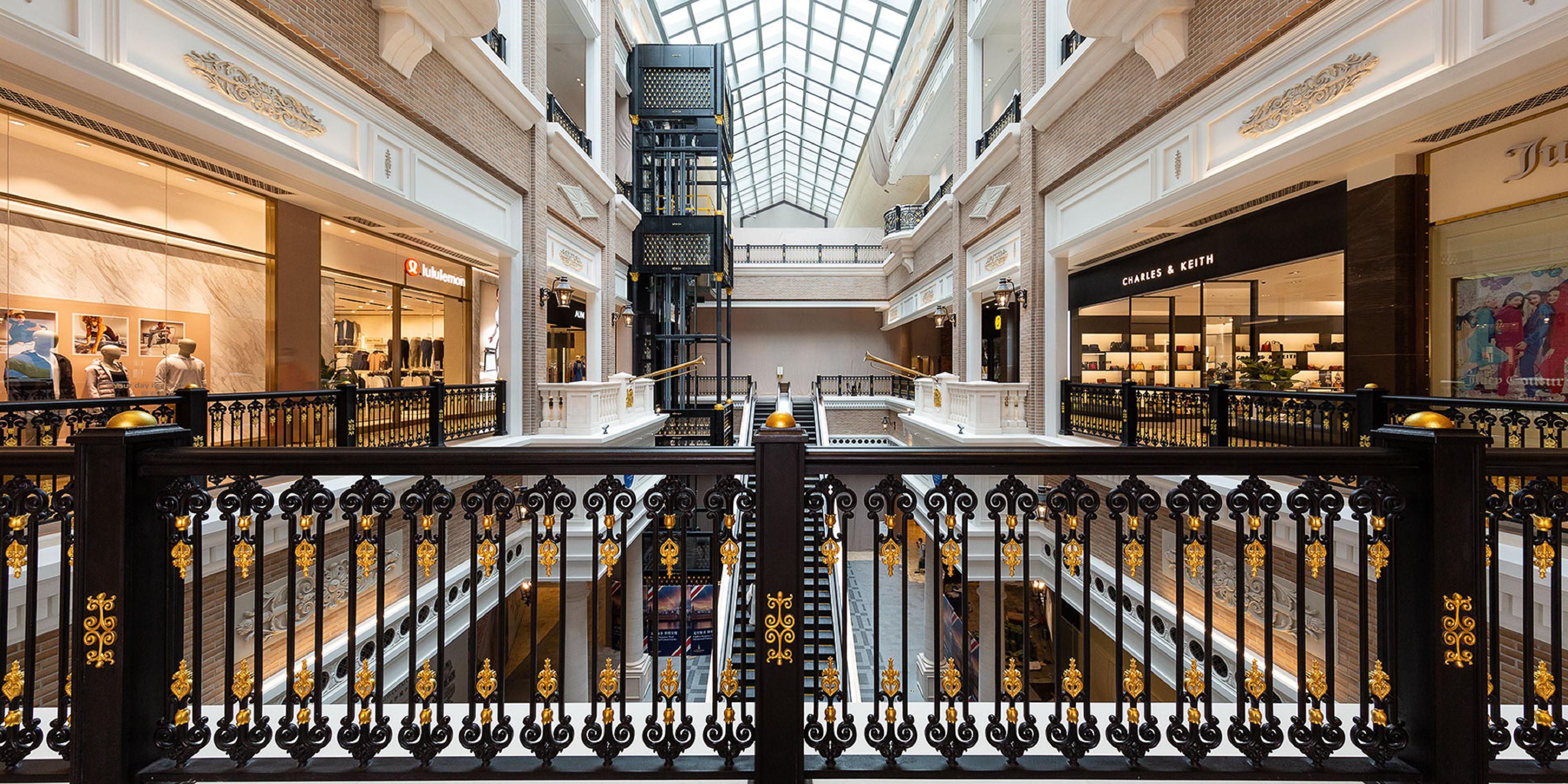 With over 150 shops, Shoppes at Londoner provides a unique ambiance to create a one-of-a-kind shopping experience. Akin to being transported to London’s classic shopping districts and chic boutiques, Shoppes at Londoner caters to a broad spectrum of luxury-minded shoppers and those looking for an amazing day out with friends and family.