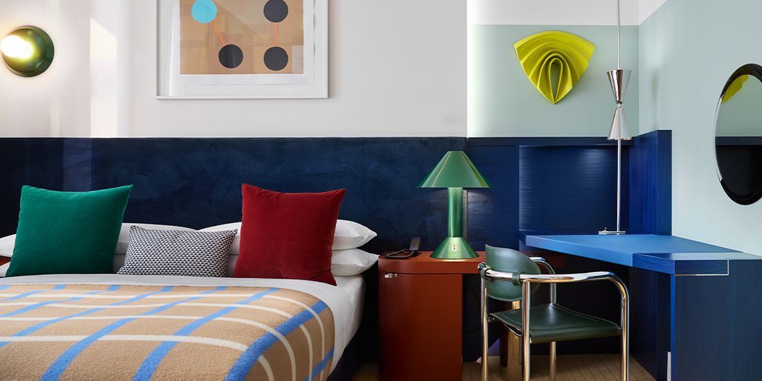 美因河畔法兰克福金普顿酒店的多彩现代客房