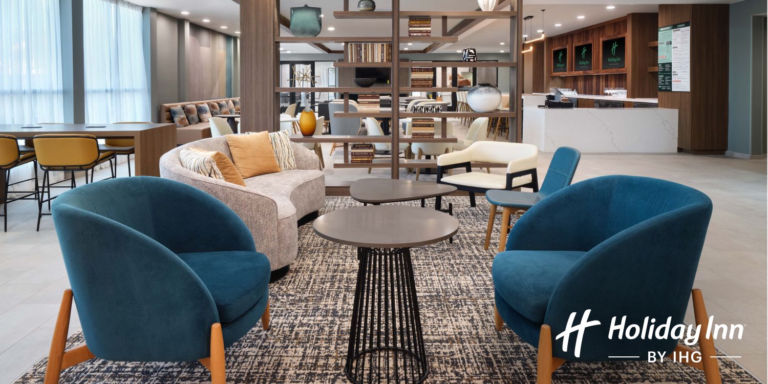 泳池和棕榈树鸟瞰图