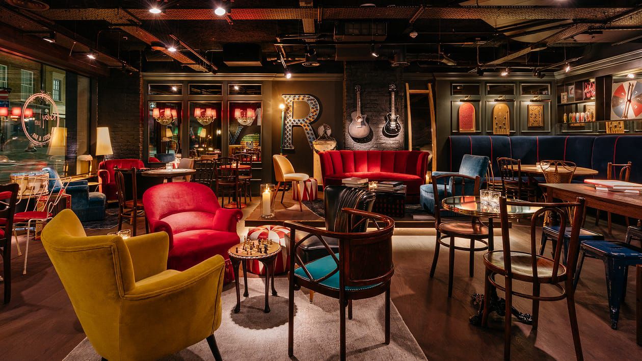 复古混搭酒廊内景