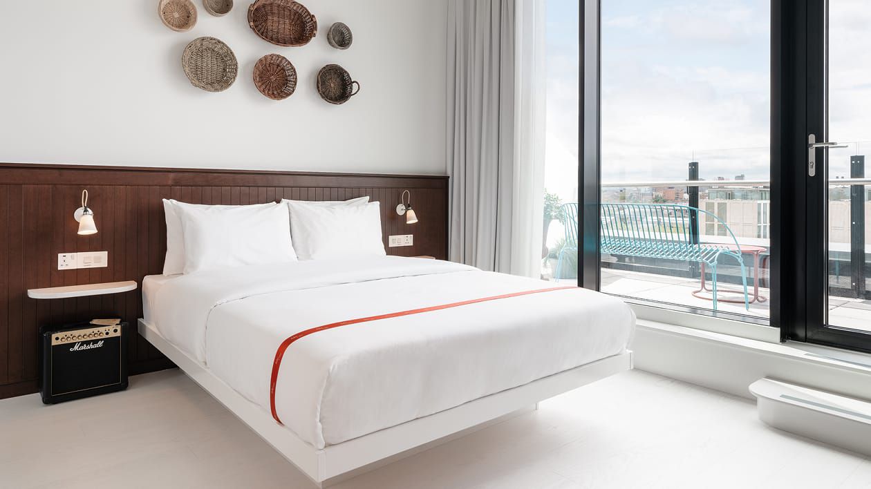 酒店客房内景，独拥一方阳台私境