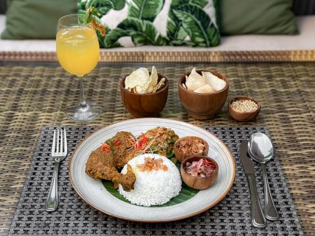  Holiday Inn Bali Sanur Karang Restaurant