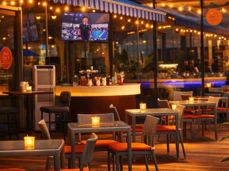  Holiday Inn Express Singapore Katong Bar On 7