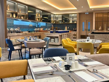 Holiday Inn & Suites Makati Flavors Restaurant