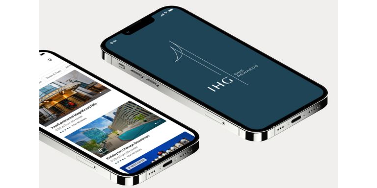 电话屏幕上显示 IHG 优悦会应用程序