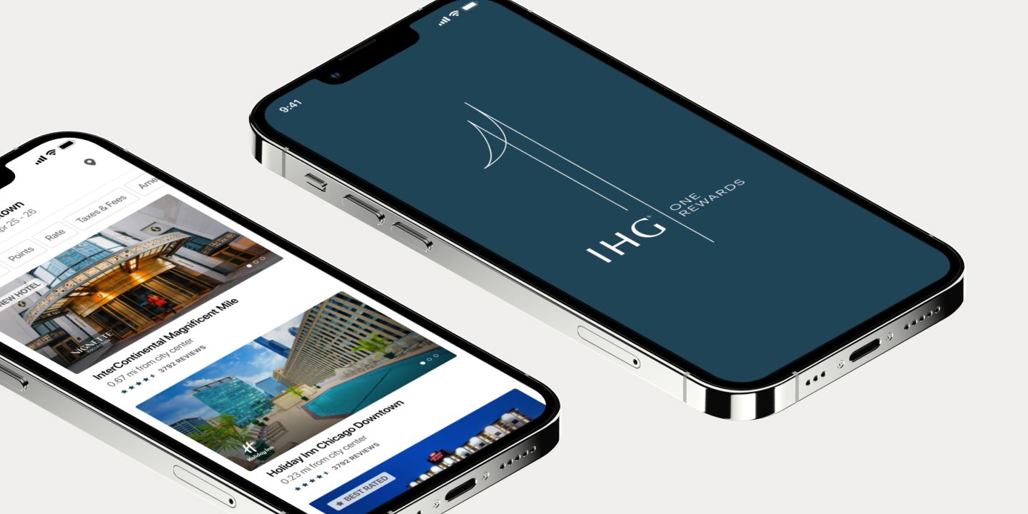 手机屏幕上显示 IHG 优悦会 APP