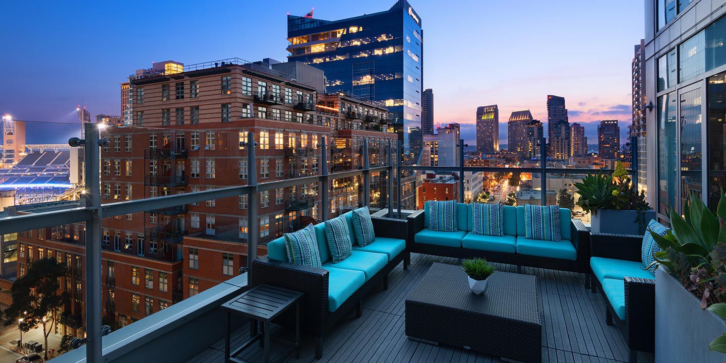 Earn up to 5,000 bonus points per stay