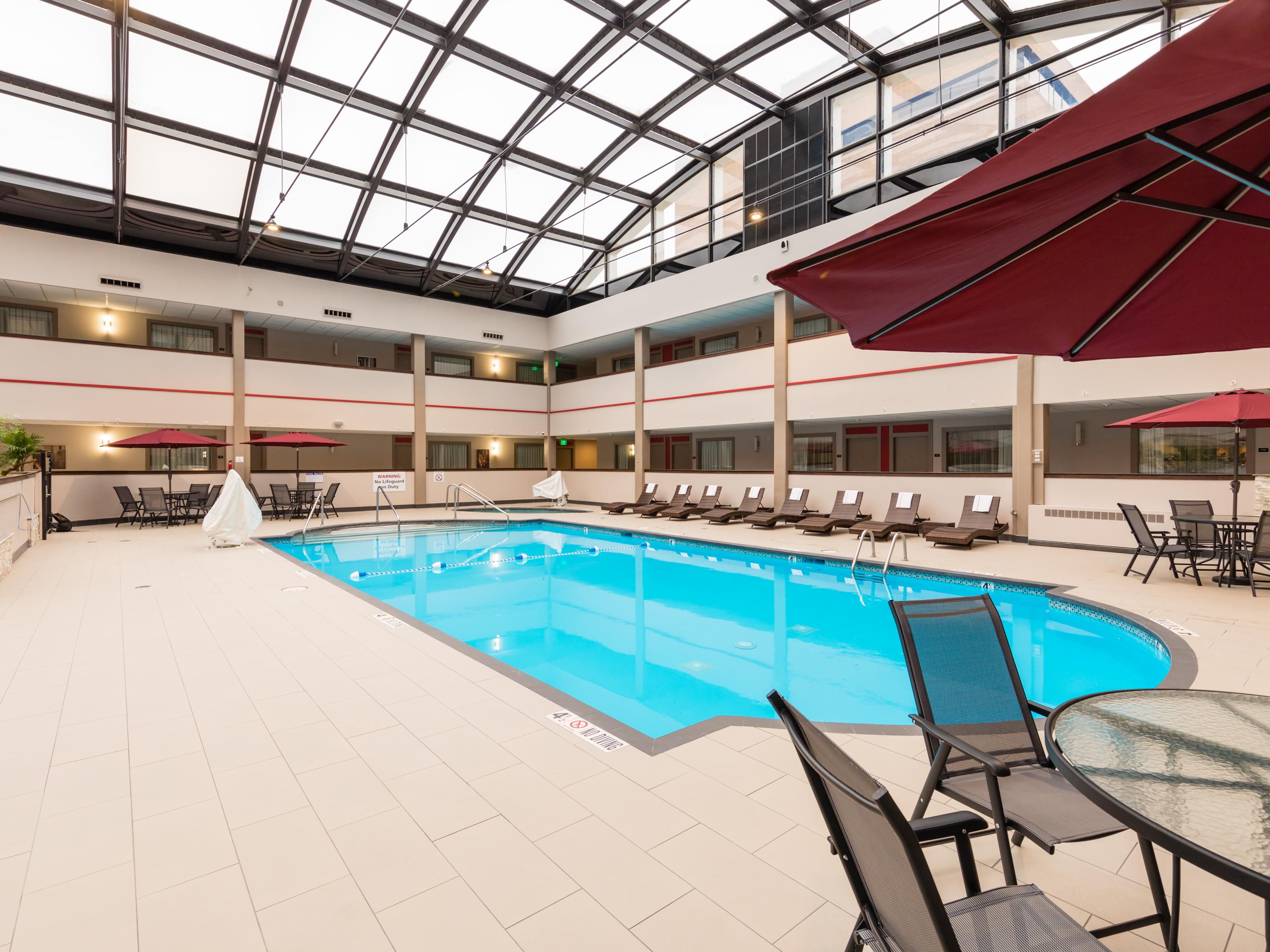 Dive into relaxation in our large indoor pool, an ideal spot to unwind or have fun with family and friends, regardless of the weather outside. The pool area is designed for relaxation and recreation, perfect for a refreshing morning swim or a relaxing dip at the end of the day.