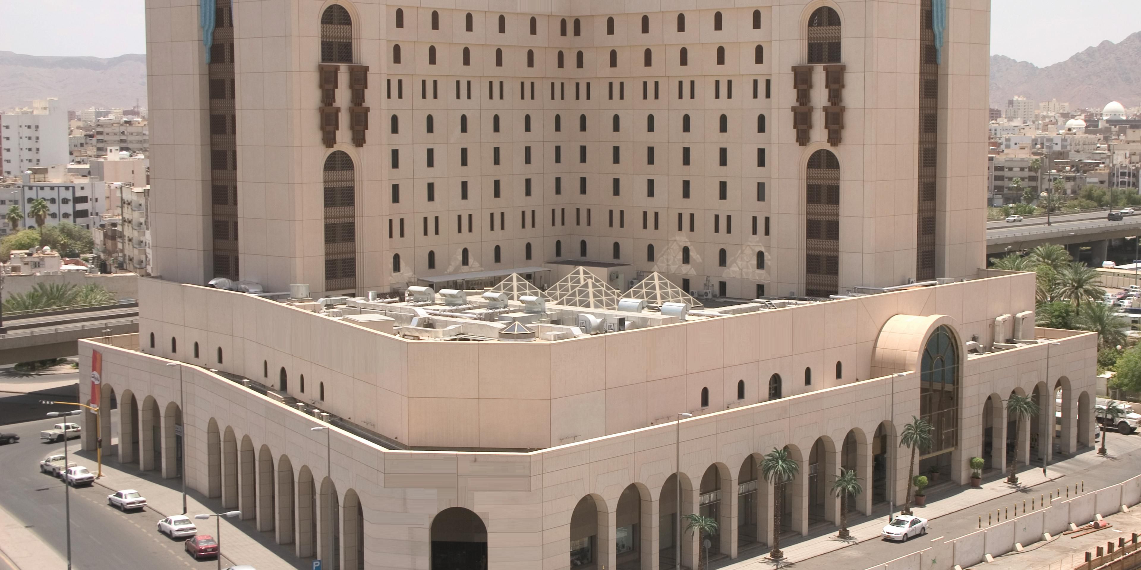 $hotelInfo.mediaDetails.welcomePhotos.primaryPhoto.caption}