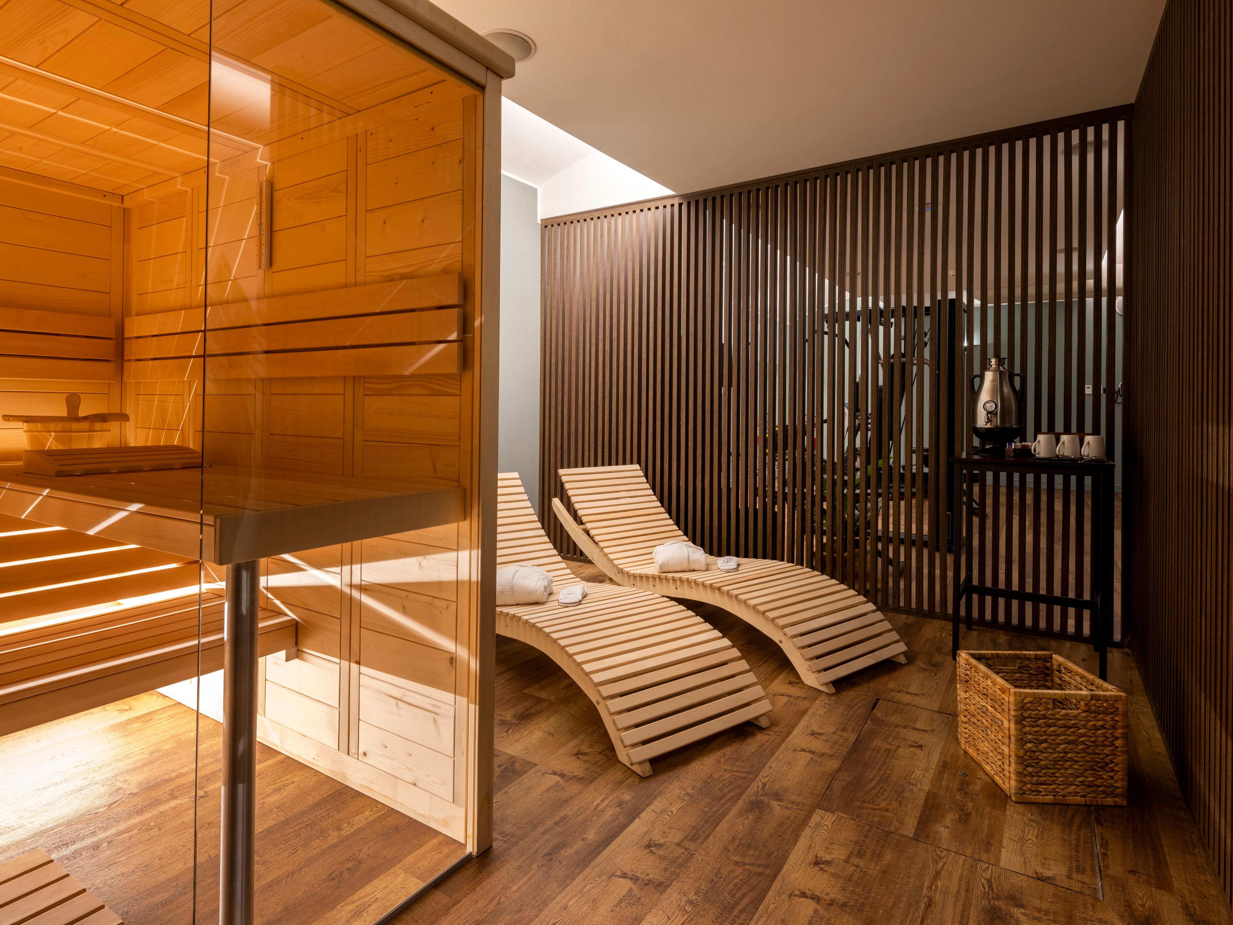 Our Biosauna offers a rejuvenating experience, ideal for those seeking relaxation and wellness. Free for all guests and open from 8am to 10pm, it combines a pleasant warmth at milder temperatures compared to a traditional sauna, providing a revitalizing and gentle effect. Perfect after a day exploring Turin!