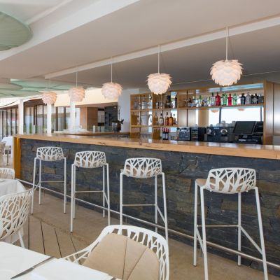 Sip seaside cocktails at Lagarto restaurant at JOIA Salomé.