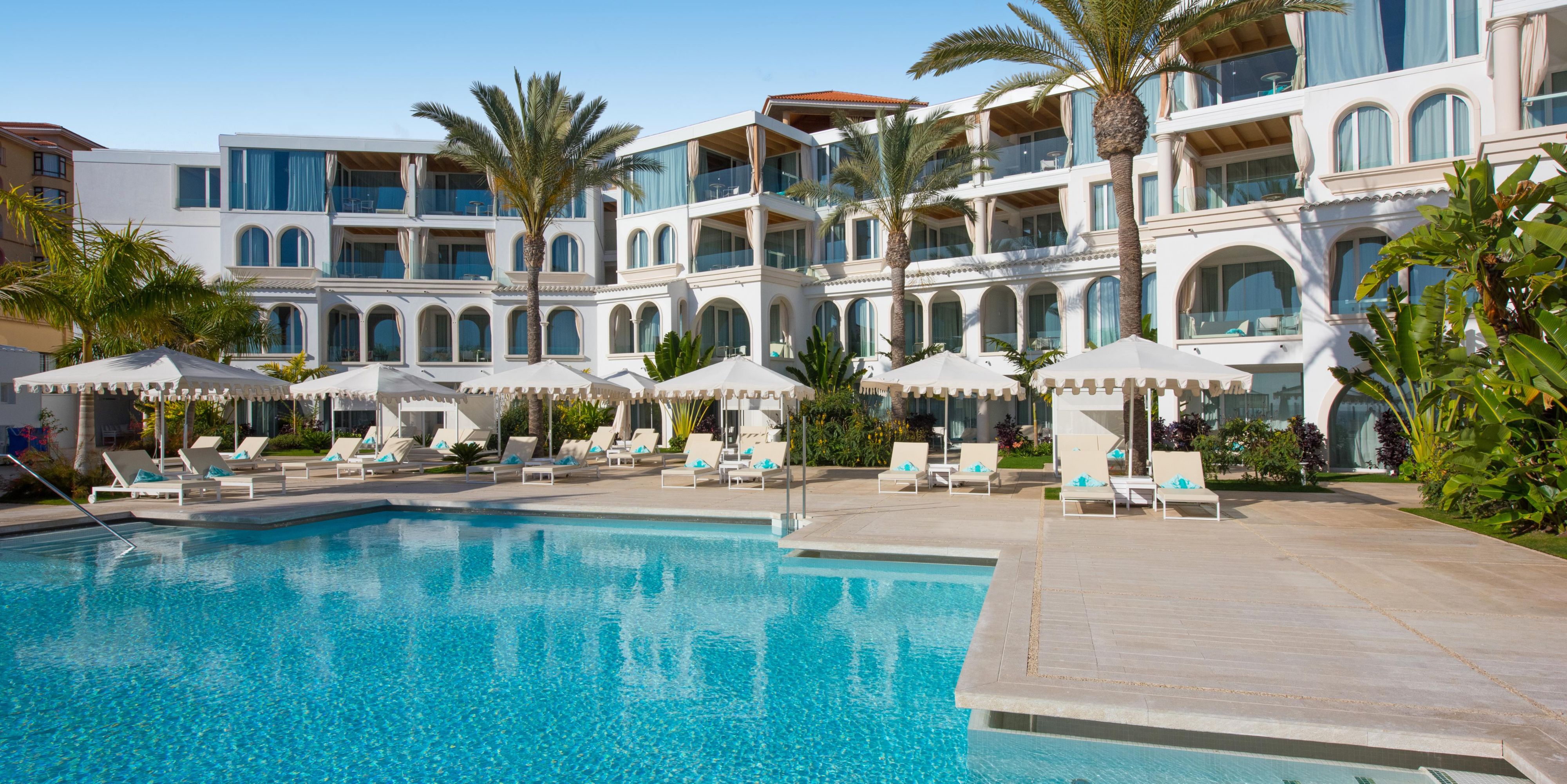 Surrounded by seven premier golf courses, JOIA Salomé is a serene home base for players of every level. Tee off near the Atlantic, then unwind in comfort. Our concierge can assist with tee times, transport, and everything in between.