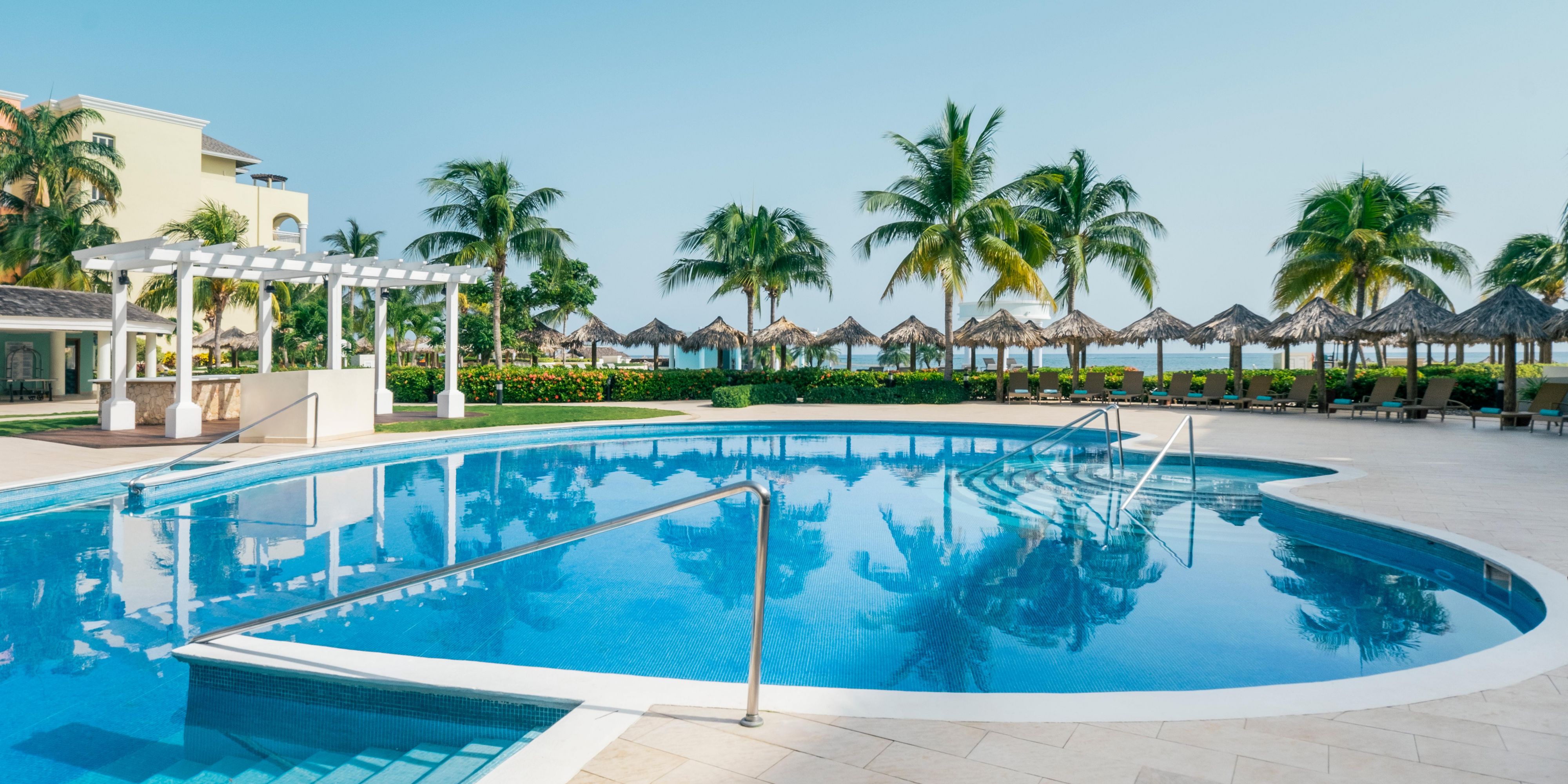 Selection Rose Hall is a beachfront water lover's paradise. Drift along our lazy river, soak in the serenity of the infinity pool, or dive into the action at our vibrant activity pool. Families will love the children's pool and water park for endless fun. And when relaxation calls, our spa with indulgent wet areas invites you to unwind amidst soot