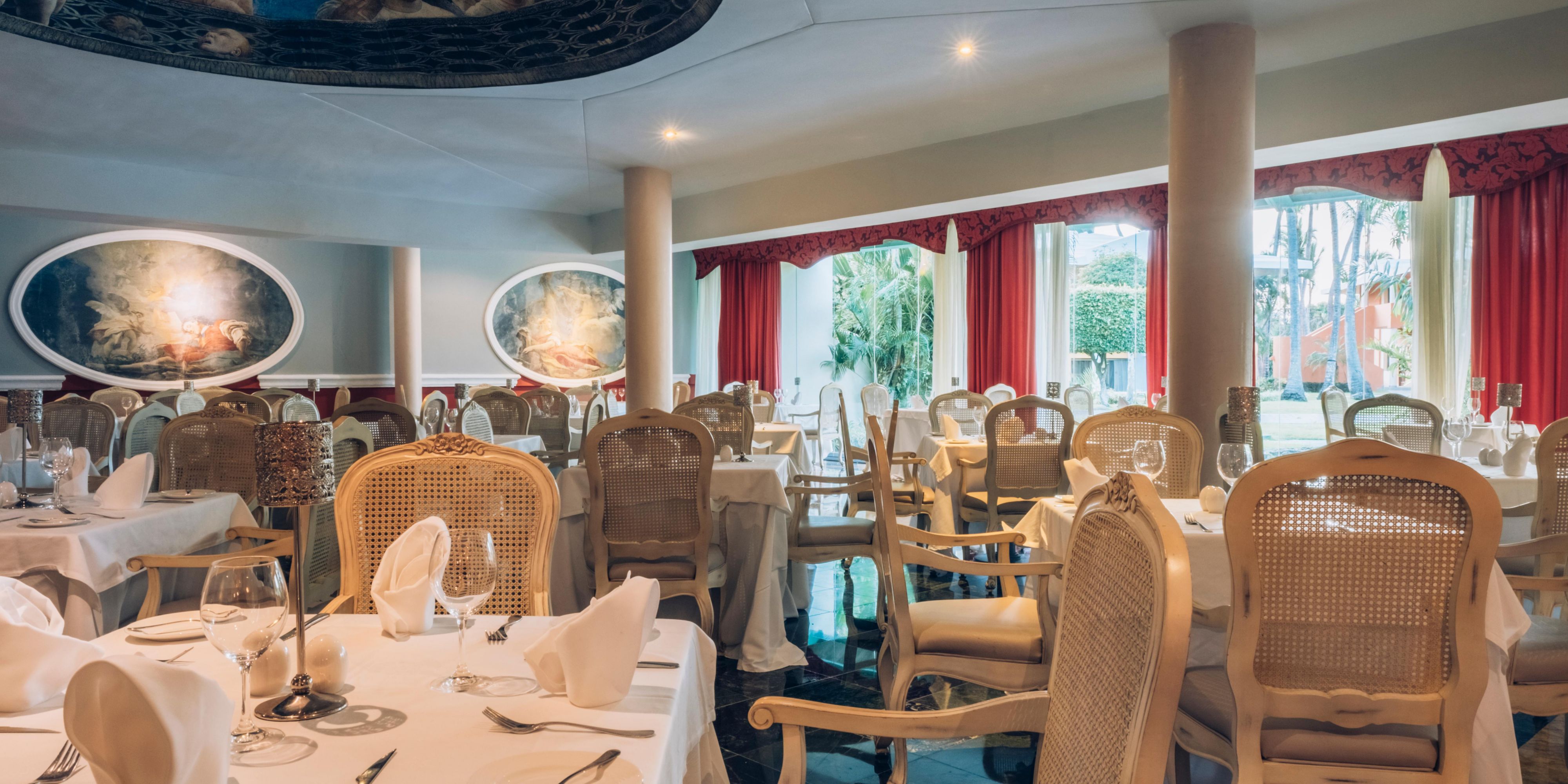 Savor exquisite gastronomy at its finest with a strong commitment to responsible fish consumption. Indulge in diverse culinary experiences at our 2 buffets, or explore our 6 flagship restaurants, offering everything from Teppanyaki to Italian, Greek, and gourmet delights. For late-night cravings, our Star Café is open 24/7.