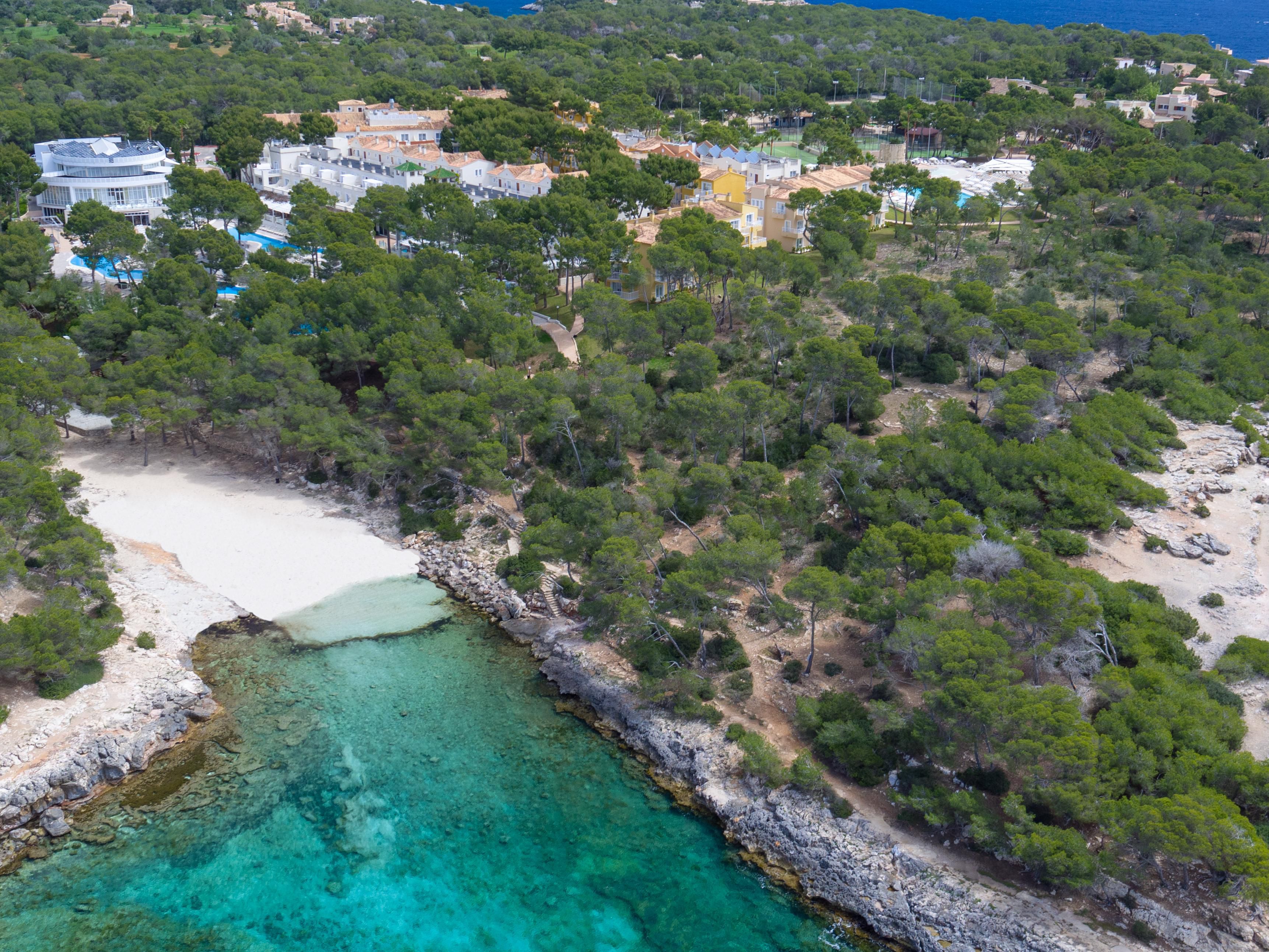 The beach lies just metres away, at Cala Barca Trencada, a beautiful and quiet mallorcan cove