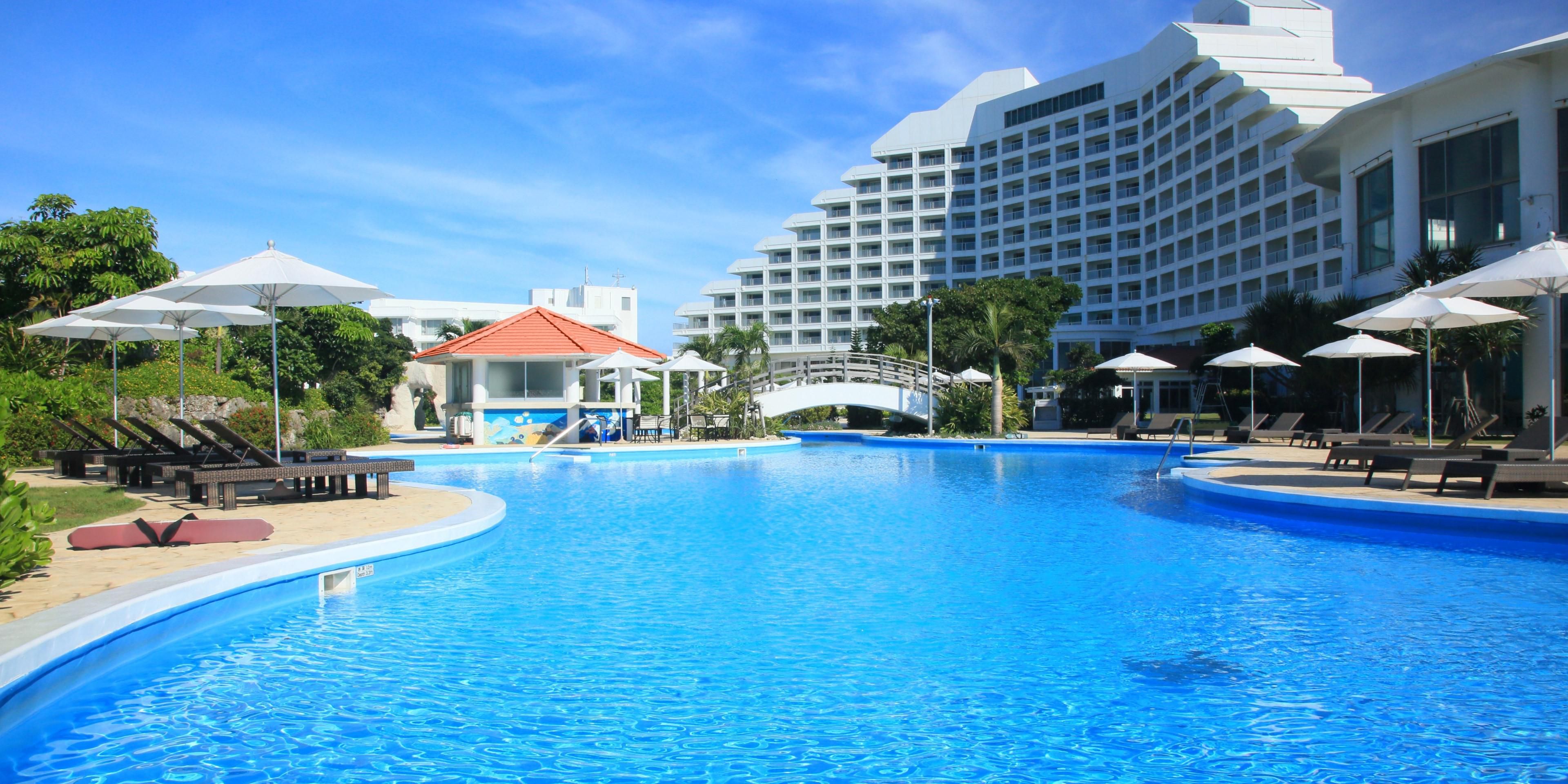 Located in the Ocean Wing courtyard, this outdoor pool features a waterslide and a kiddie pool. Enjoy the sunshine with your family, friends and children to your heart's content.
