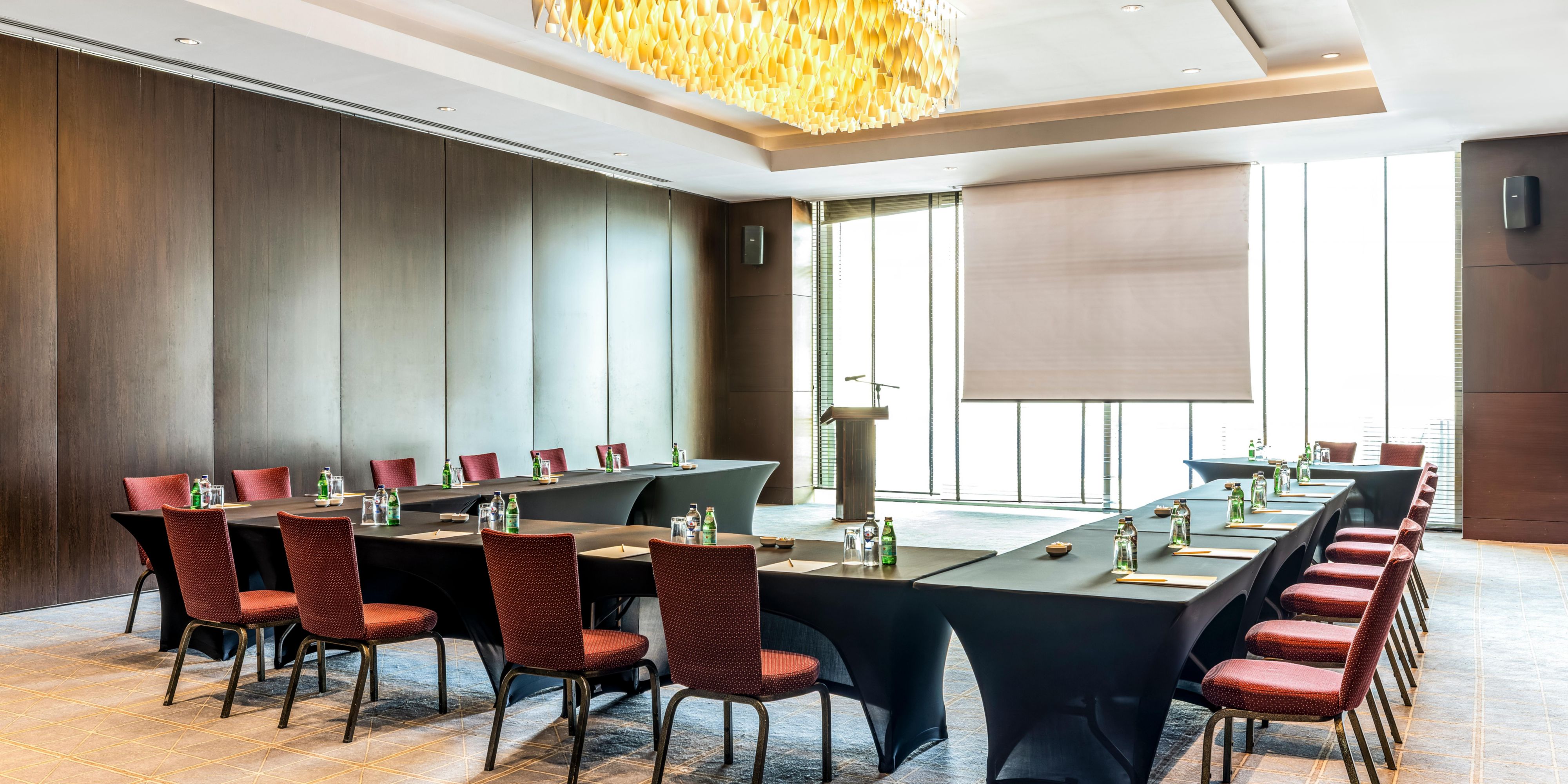 13 meeting and event venues, accommodating everything from intimate board meetings to grand conferences and gala dinners.
Flexible layouts including ballrooms, boardrooms, breakout areas, and private terraces.