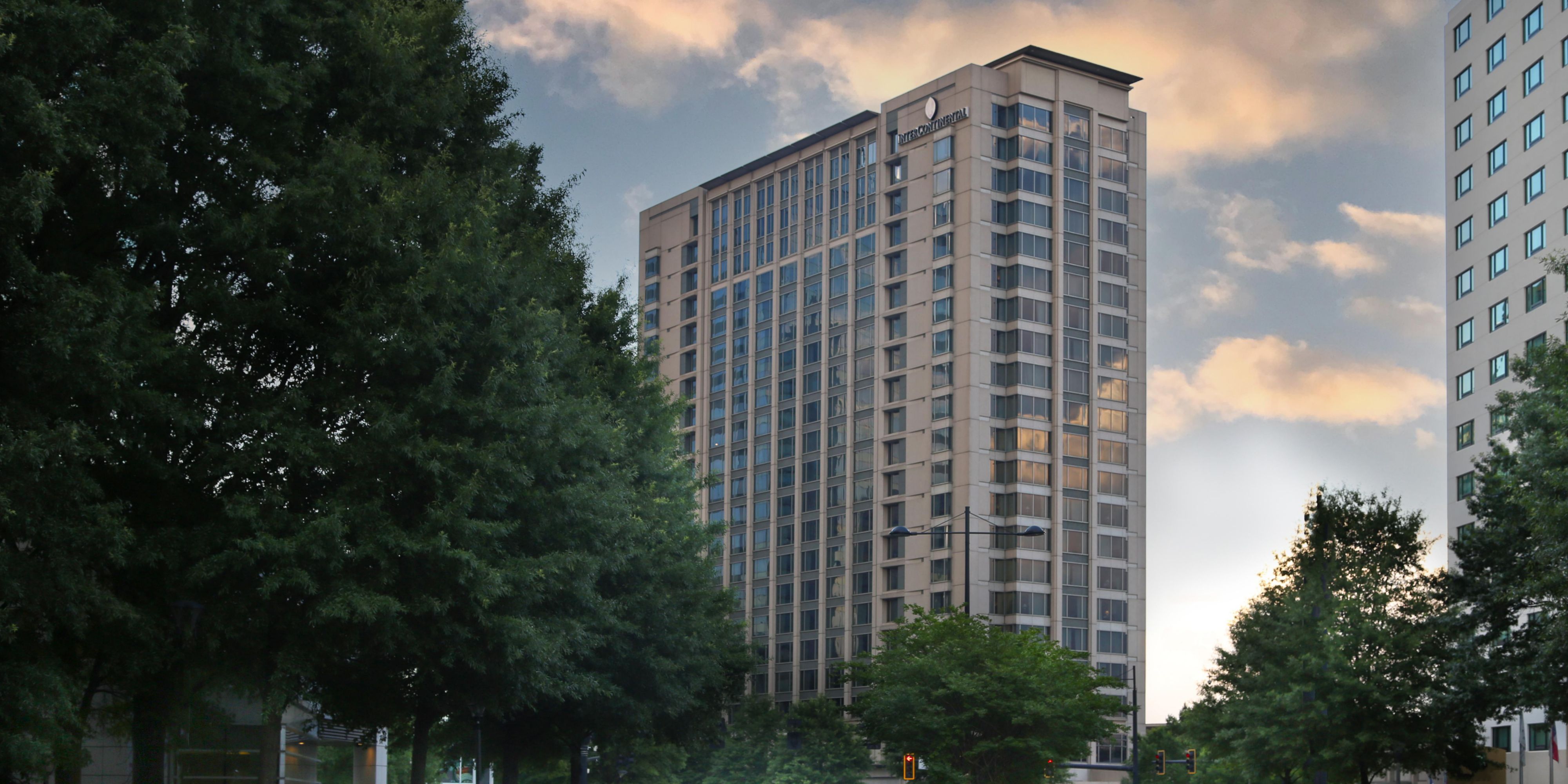 Take advantage of our location and enjoy warm-hearted hospitality.