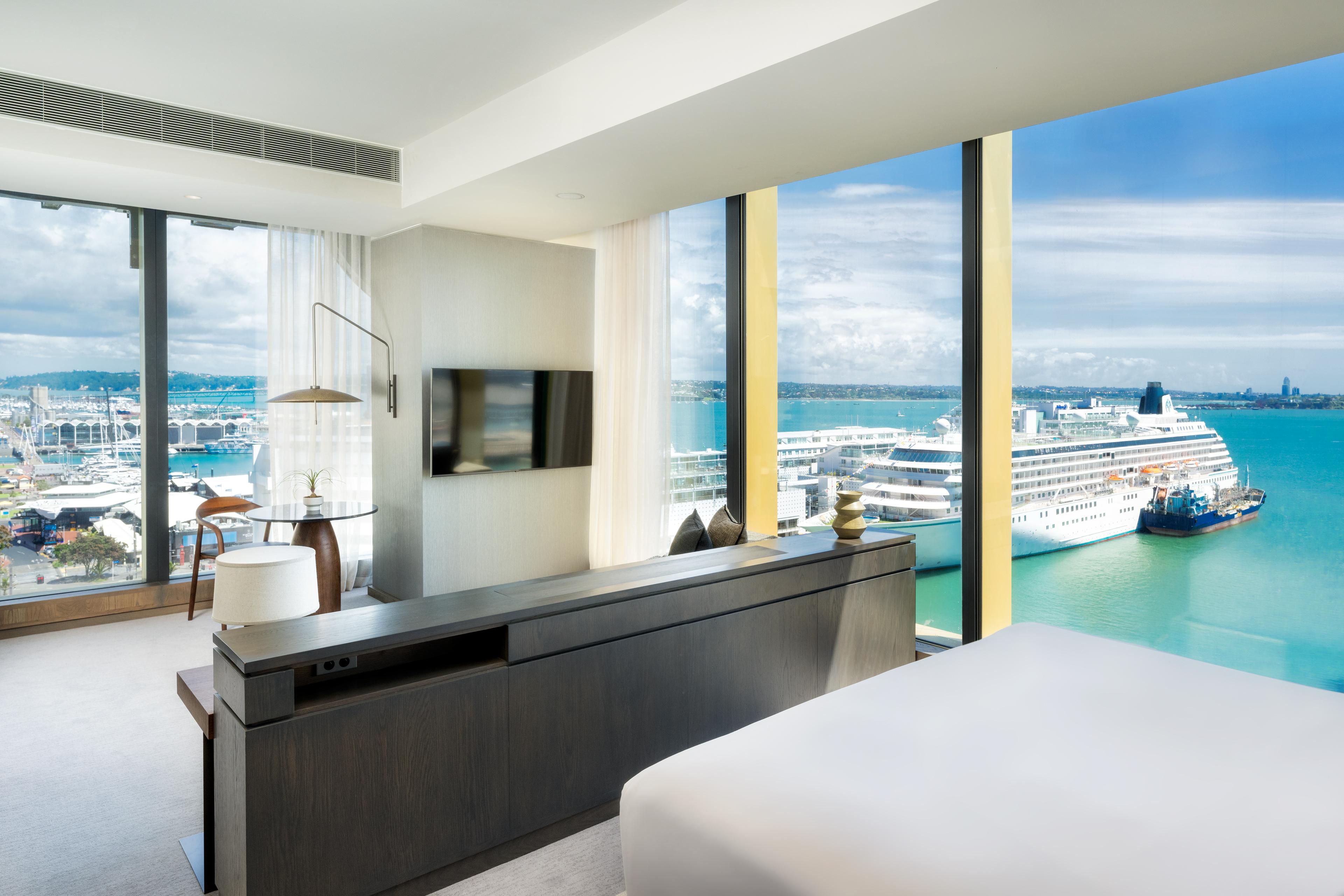 1 King junior suite with harbour view
