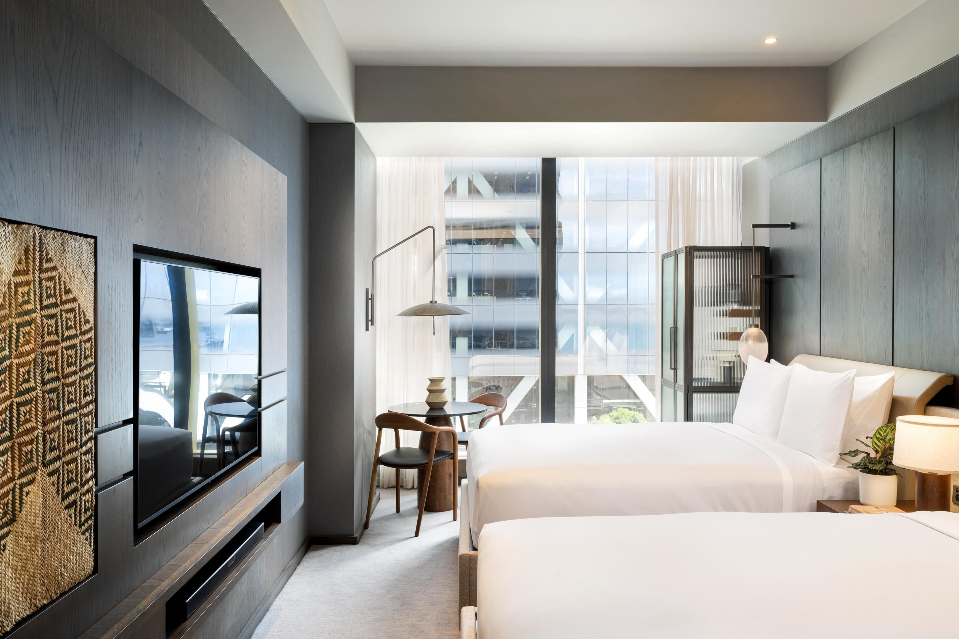 2 Queen classic guest room