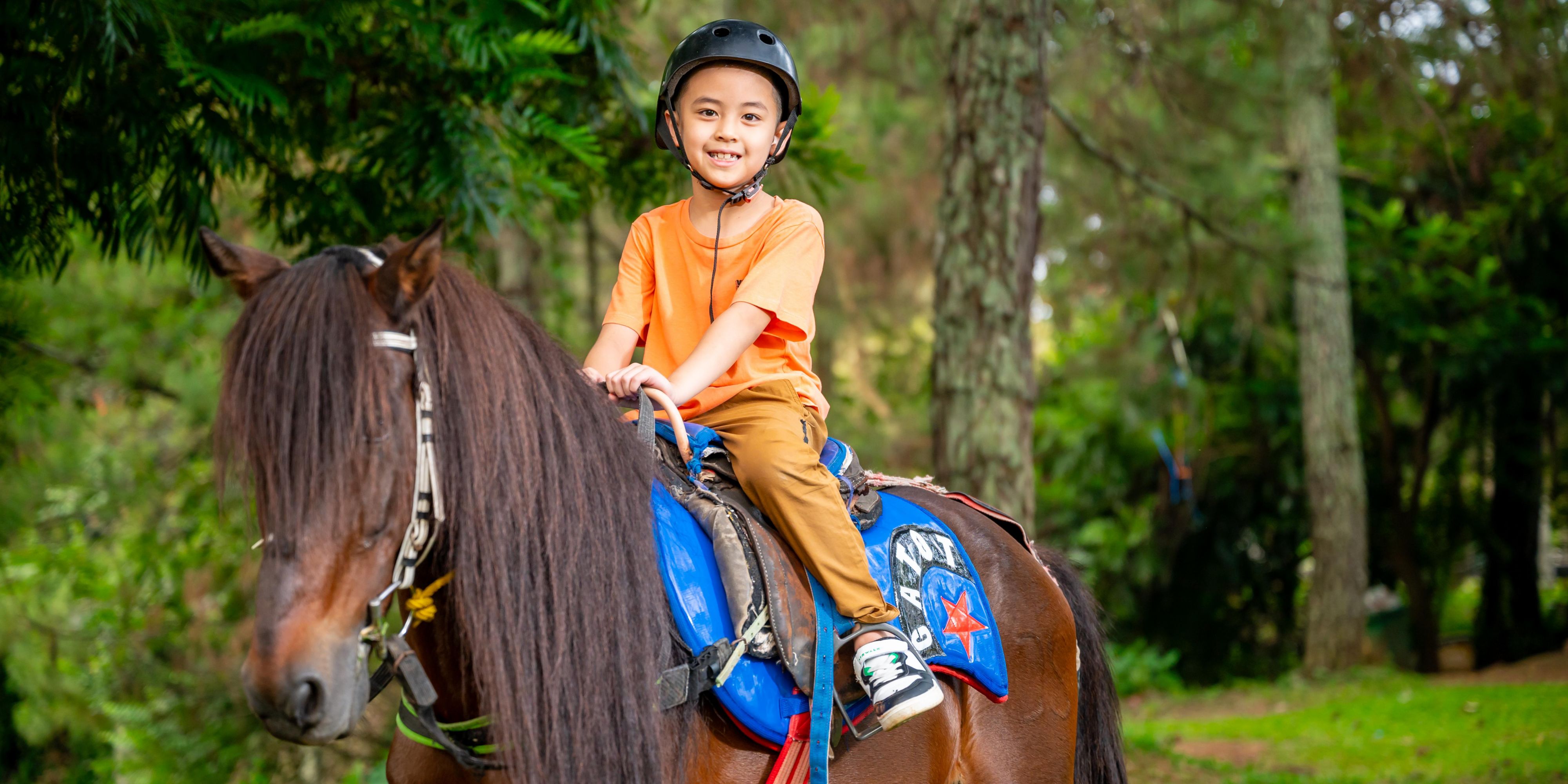 Take a fun and relaxing horse ride and soak in the peaceful beauty around you. It’s the perfect activity for your little ones, offering a delightful way to enjoy nature and create unforgettable memories together!