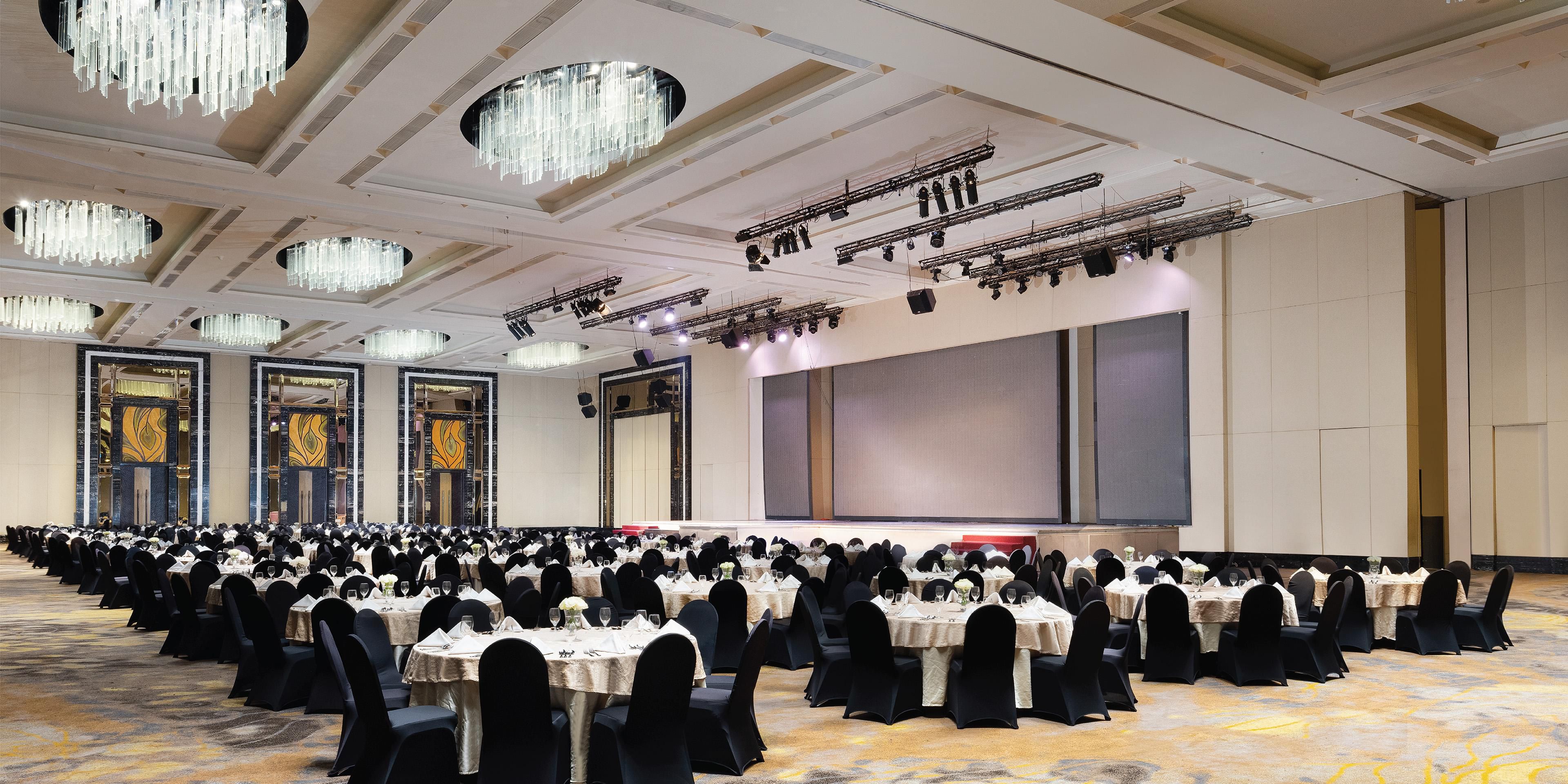 One of the largest venues in Bandung, accommodates up to 4,000 guests. With a built-in LED screen, hydraulic stage, floating gondola, stunning lighting, and advanced sound systems, this pillarless space is perfect for meetings, conferences, exhibitions, and special events.