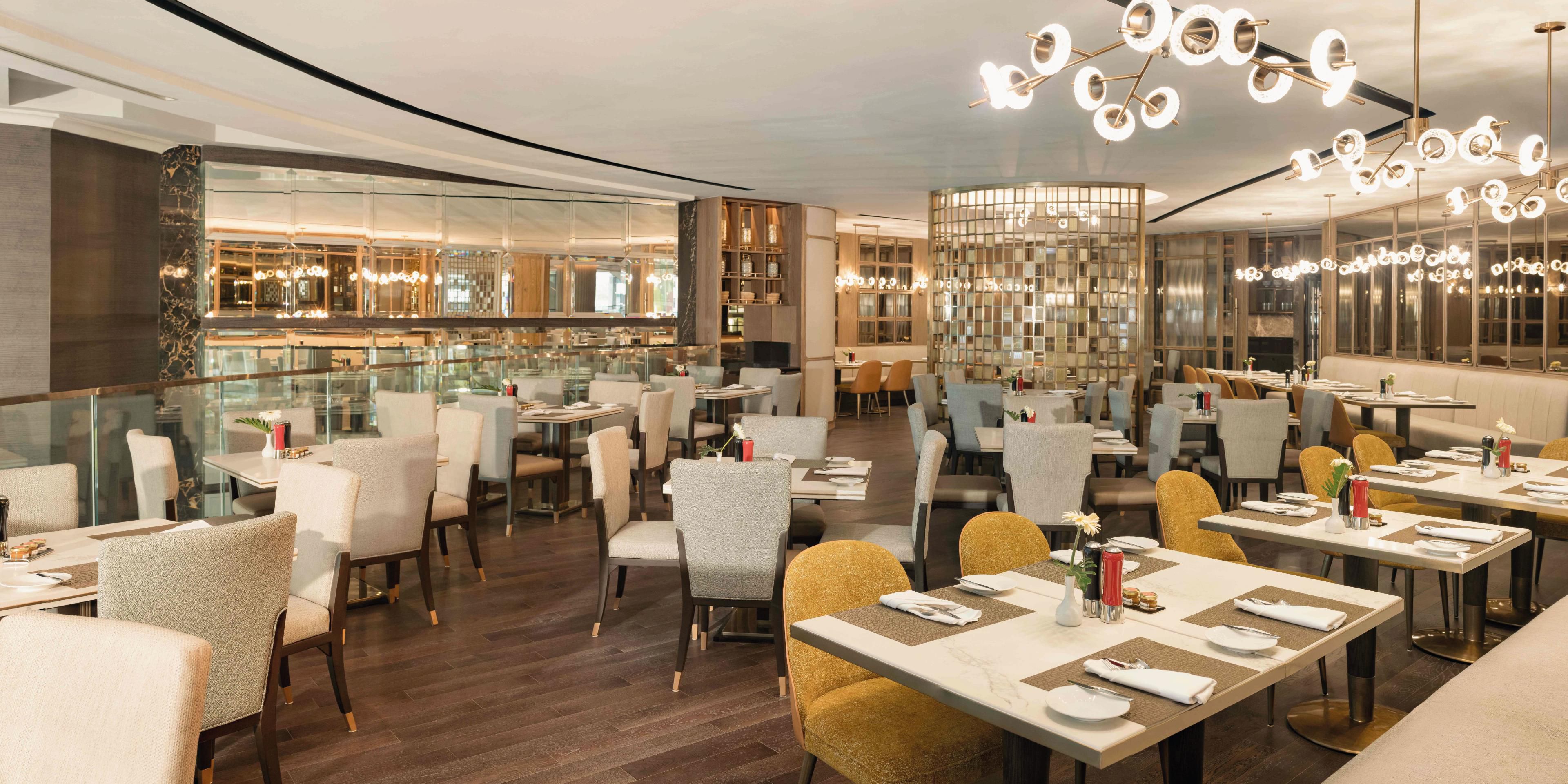 Sunday Brunch at Espresso, InterContinental Bangkok, is the ultimate seafood haven. Enjoy premium crabs like Golden King, Chilean King, Snow, and Blue Crab in dishes such as Khao Soi Gai with Crab and Soft-Shell Crab Maki Rolls. Made-to-order delights include Thermidor Lobster, Hokkaido Scallops, Lamb Chops, and Wagyu Steak.