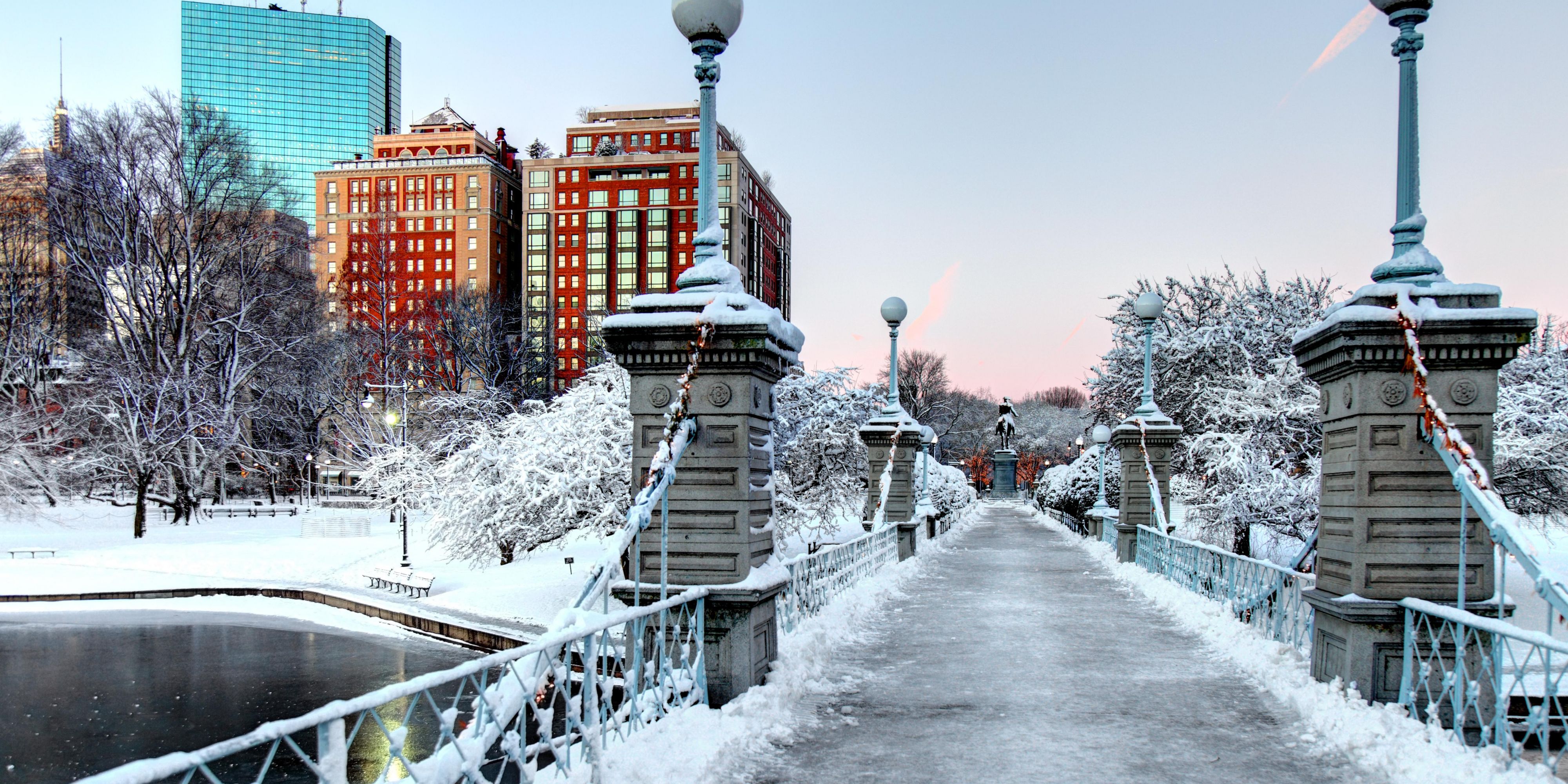At InterContinental Boston, celebrate the season with a bespoke itinerary that will land you on the nice list. We look forward to hosting your Boston getaway this holiday season.