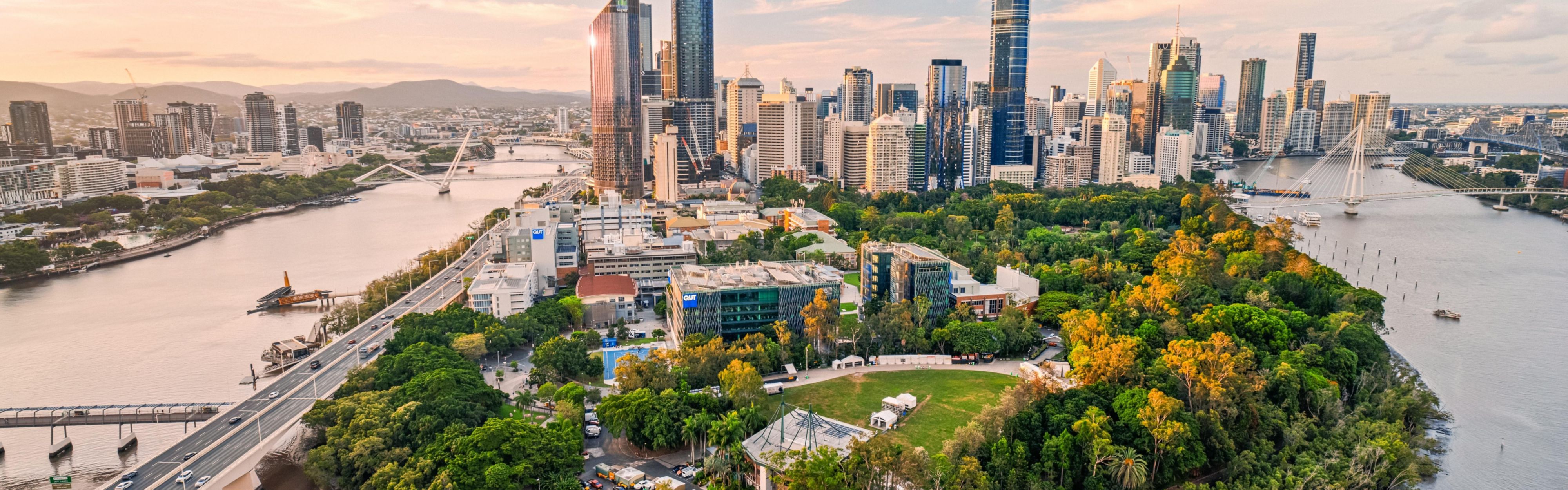 Brisbane City, Captain Cook Bridge and City Botanic Gardens