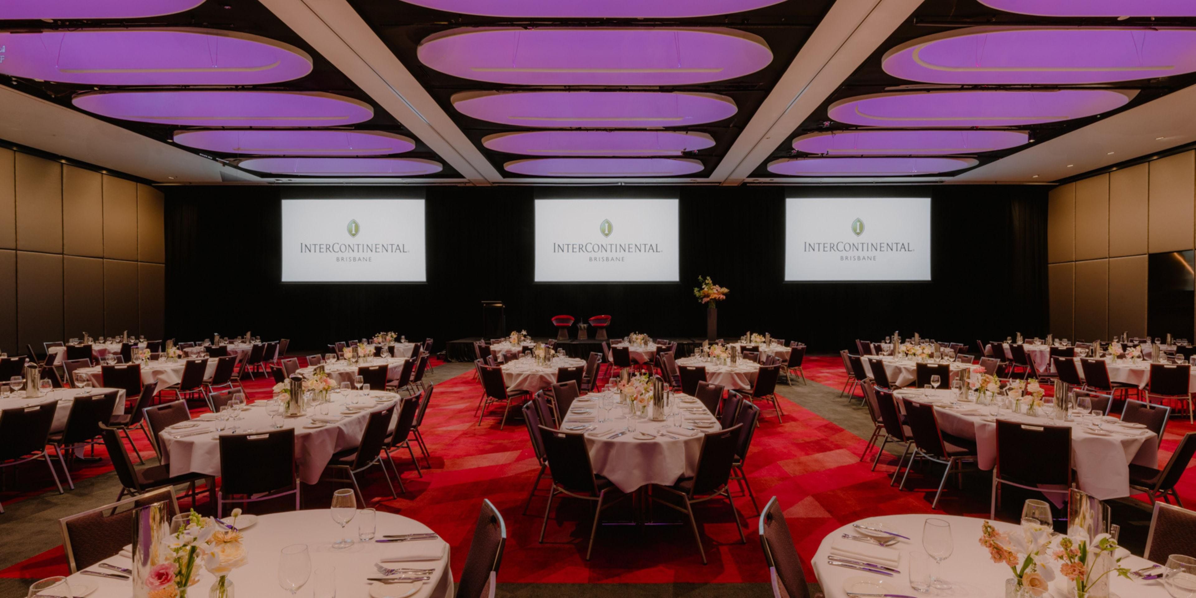 From the impressive Grand Ballroom accommodating up to 1,000 delegates to light-filled venues with sweeping city skyline views, our 19 versatile meeting and event spaces are designed to meet every conference or event need.