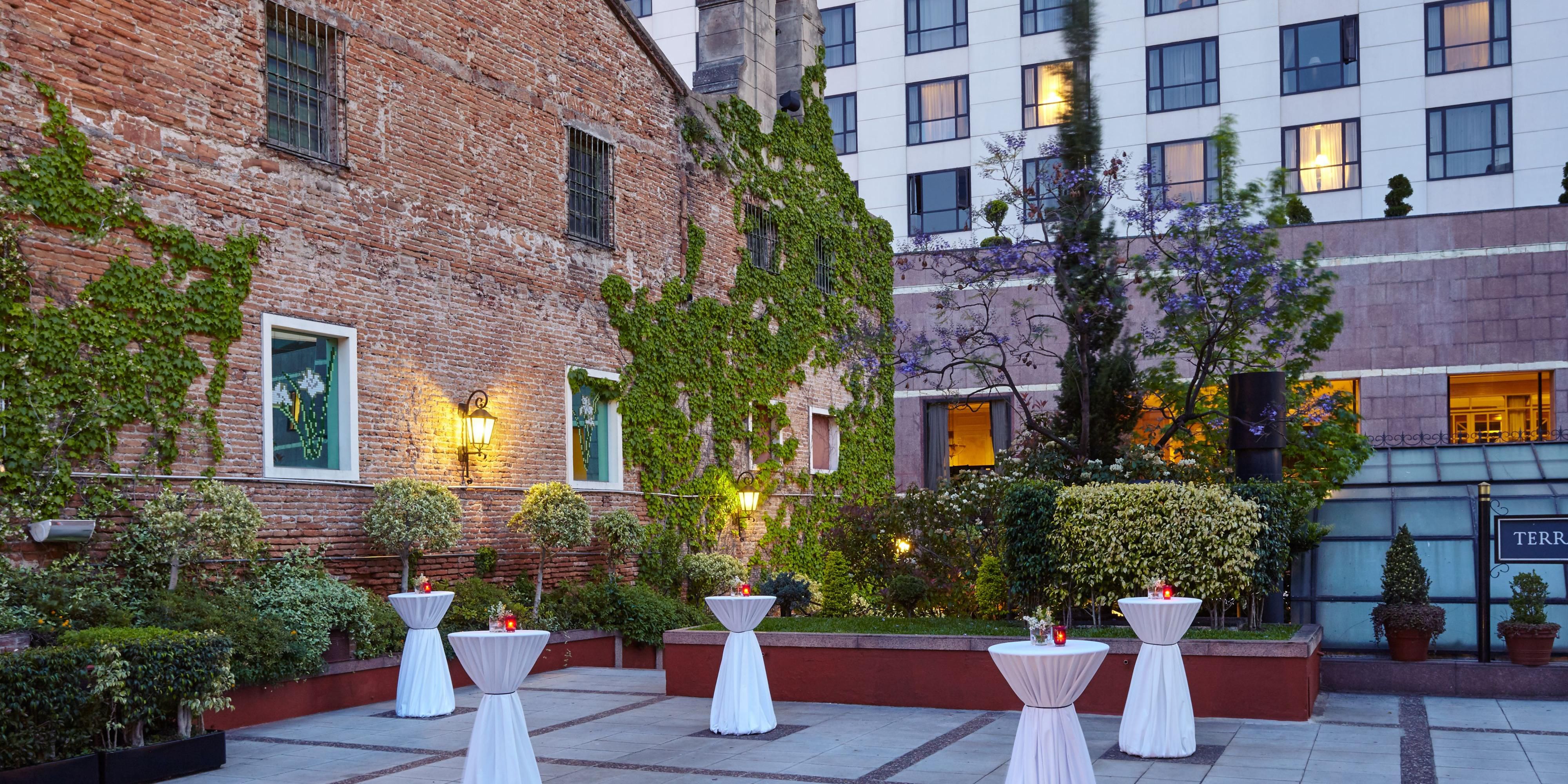 Host your sophisticated outdoor event at InterContinental Buenos Aires’ Terraza del Virrey and Plaza, perfect settings for gatherings of up to 200 guests. Surrounded by classic architecture and the vibrant urban charm of the city. Let us help you create a memorable event that captures the essence of Buenos Aires in an elegant open-air environment.