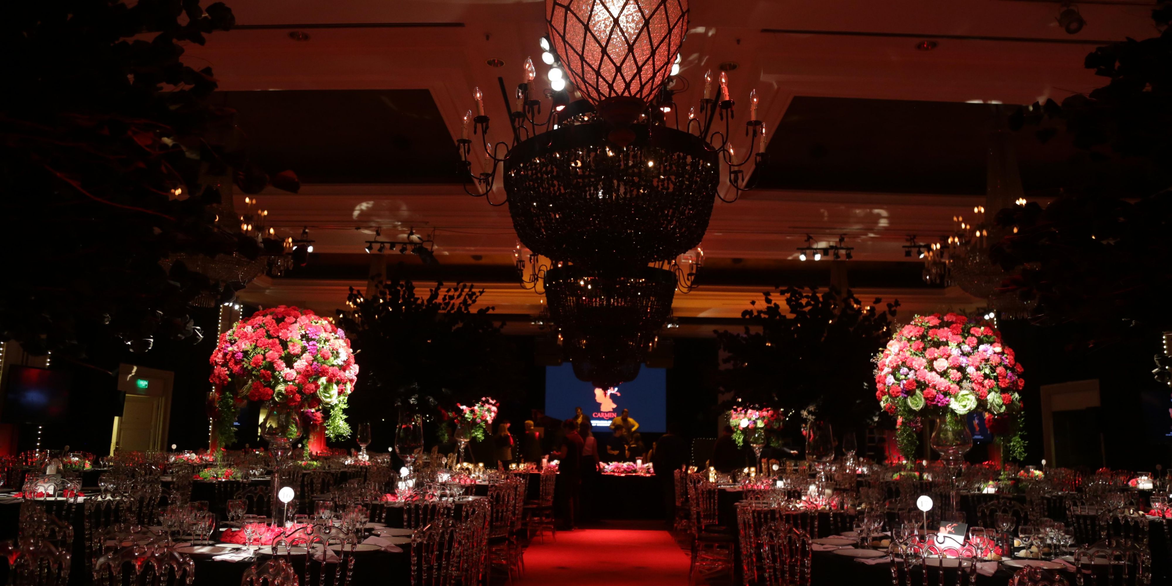 From grand gatherings to intimate celebrations, InterContinental Buenos Aires offers exceptional venues like Salón Montserrat, Terraza del Virrey, and Flora & Plaza Flora. Enjoy menus, premium beverages, and sophisticated spaces designed for unforgettable corporate events. Available November and December—reserve now for a flawless experience.