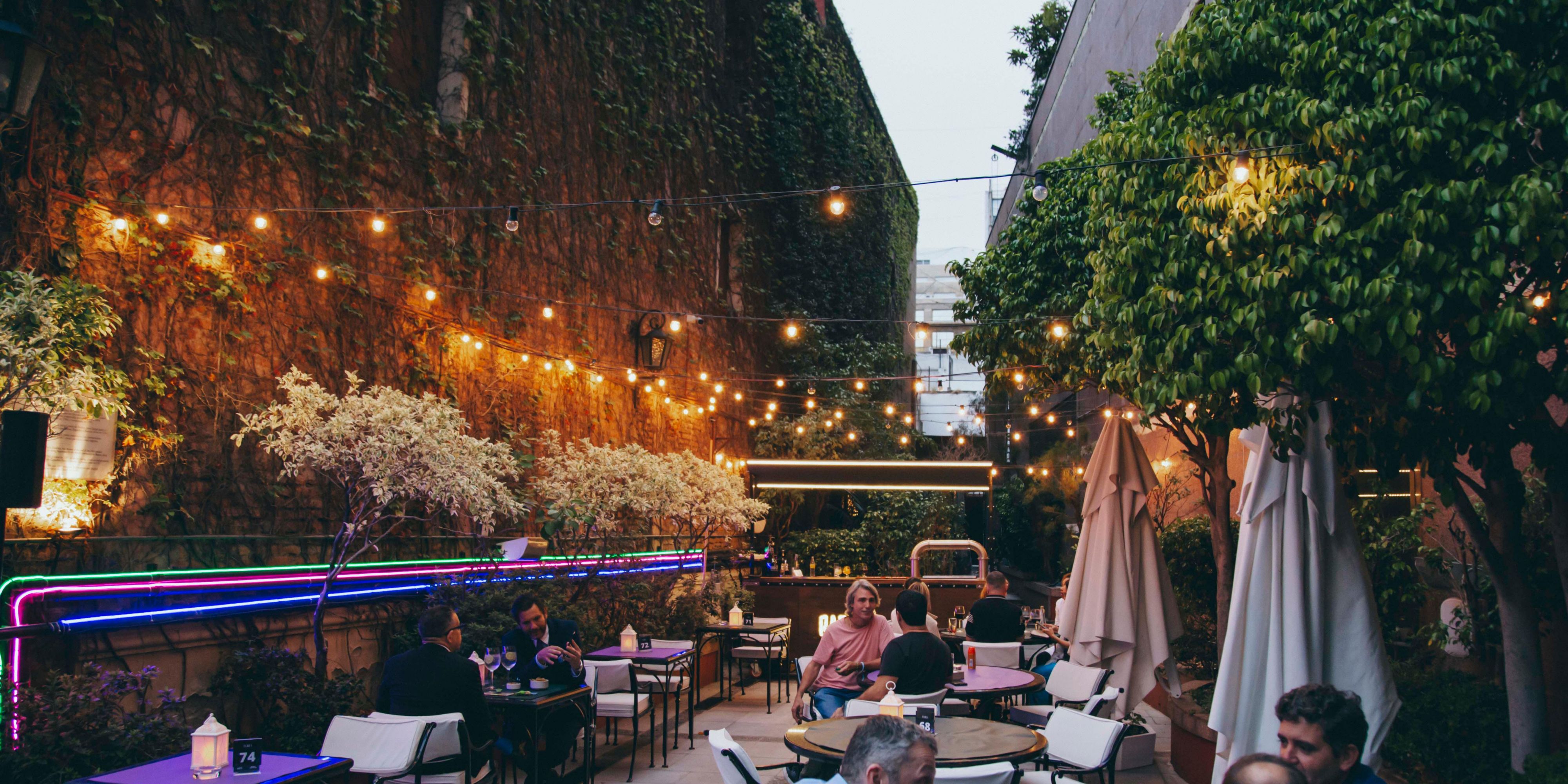 Indulge in a culinary journey at InterContinental Buenos Aires. From the refined flavors of Mediterráneo Restaurant to the charm of Café de las Luces. Whether you’re enjoying a leisurely breakfast, a vibrant dinner at La Feria Bistro, or a signature cocktail at the Lobby Bar immerse you in Buenos Aires’ culture