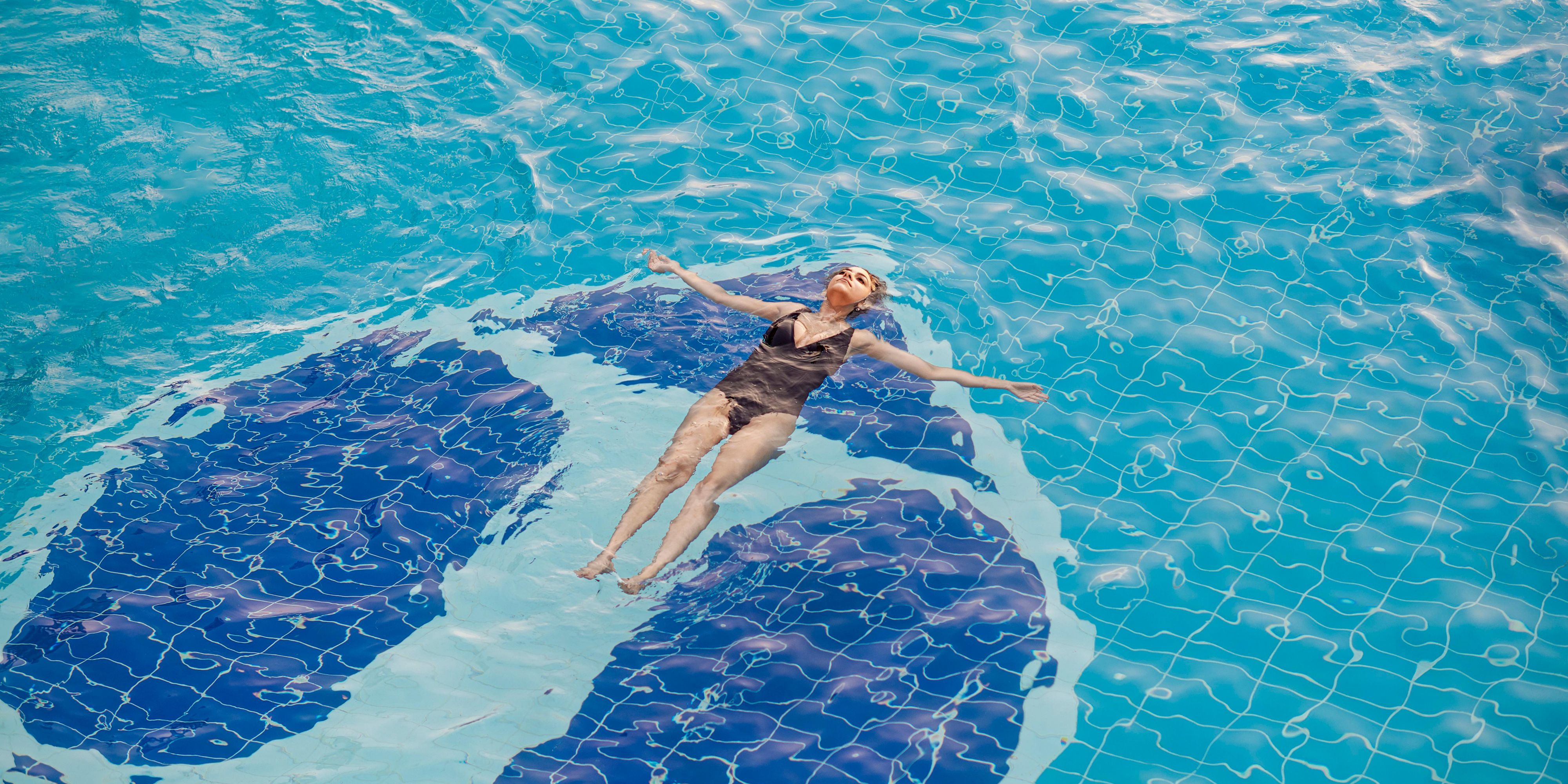 Enjoy a revitalizing experience in our 26-square-meter rooftop pool while admiring the picturesque Nile view. Our poolside menu features an array of delectable light snacks and beverages to keep you energized throughout your leisurely day.