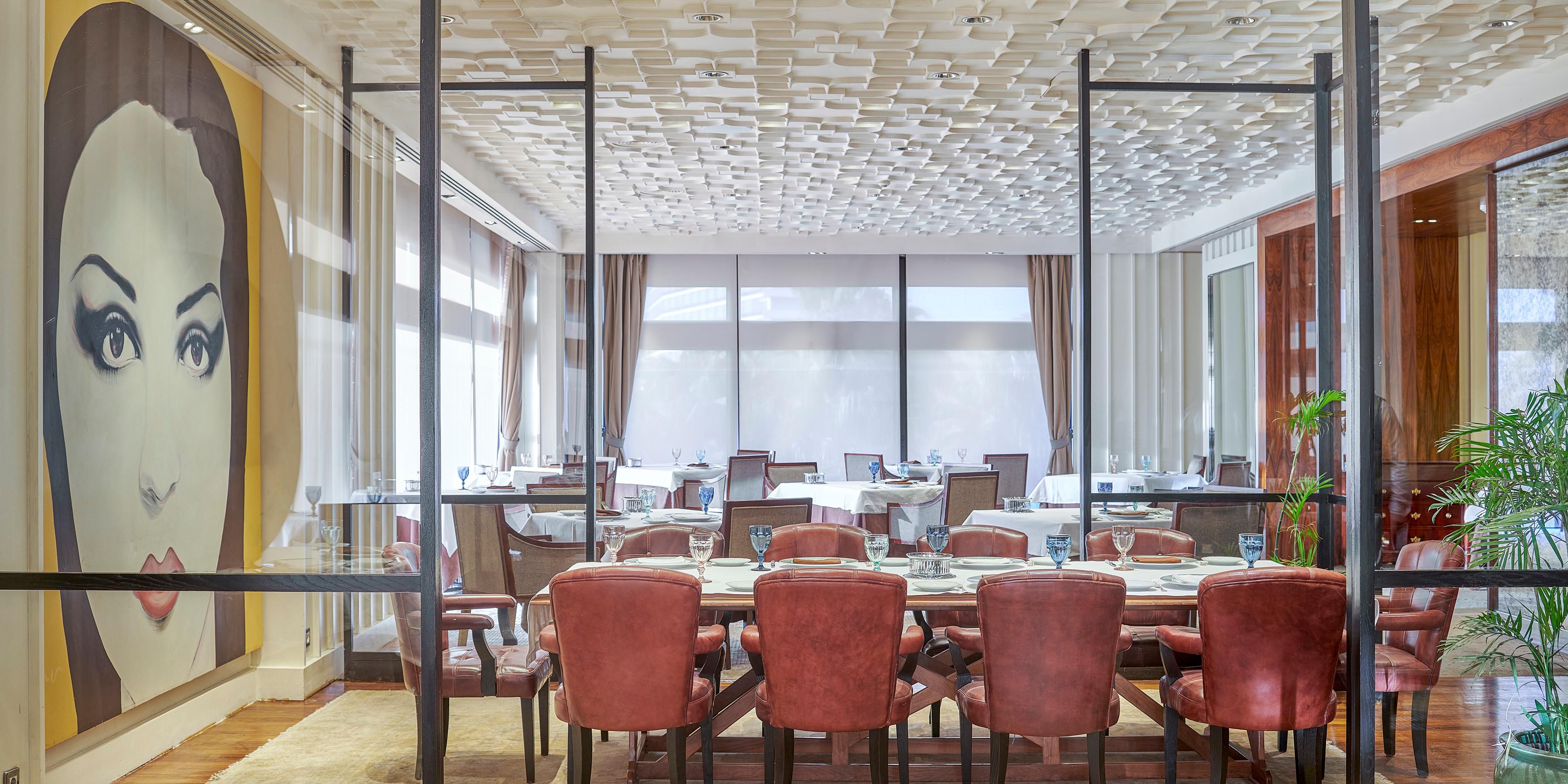 With its panoramic Nile views, elegant seating, and exquisite cuisine, the Grill is celebrated as one of the most romantic restaurants in Cairo. Offering an international cuisine with an elegant view of the majestic Nile, The Grill crafts its dishes with only the finest ingredients.