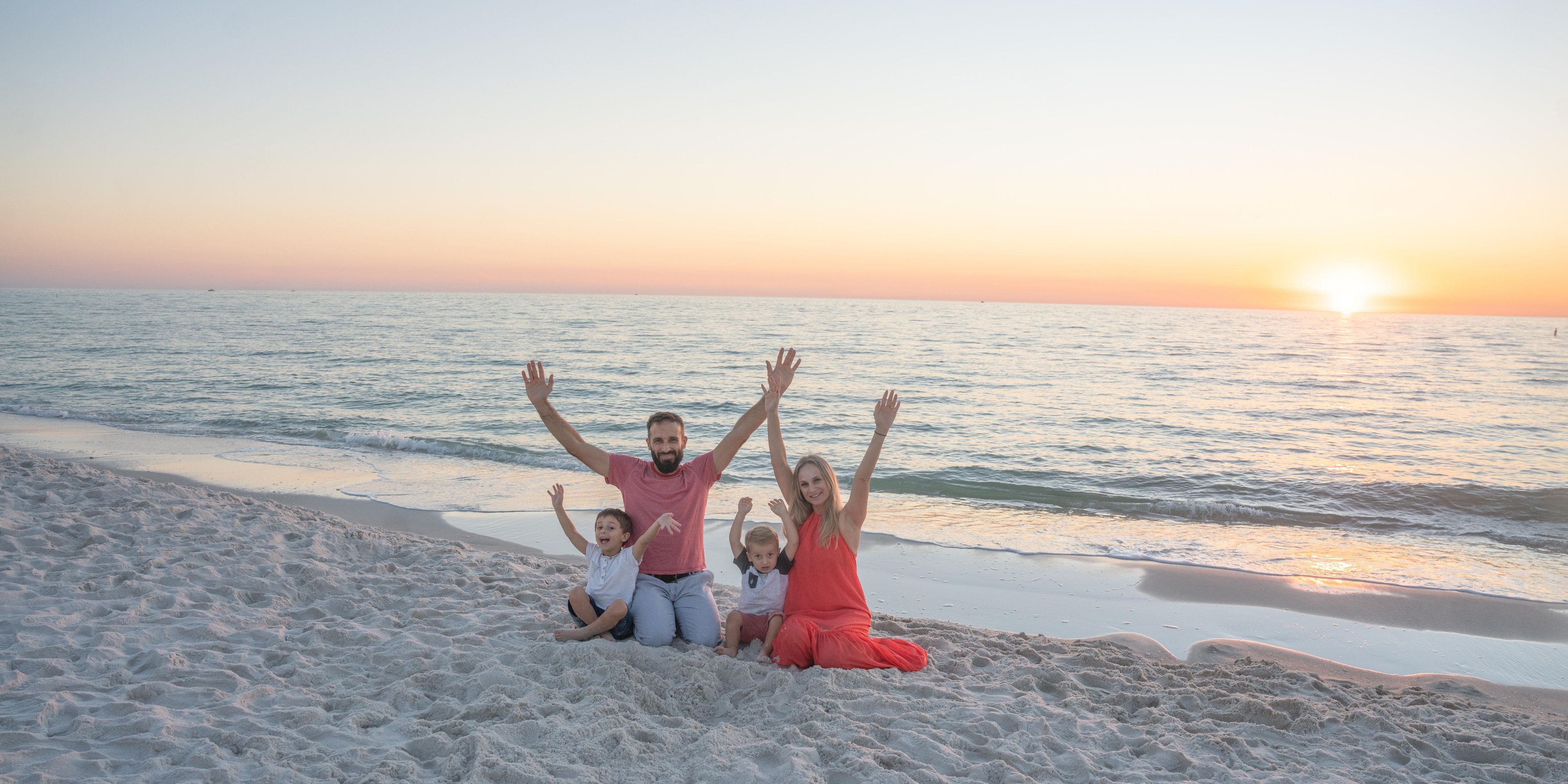At Presidente InterContinental Cancún, a top luxury hotel, kids under 12 stay and eat free. Enjoy up to 25% off, buffet breakfast for the whole family, 15% off food and drinks, 20% off Room Service, and 15% off spa treatments. Book now and experience a memorable family getaway by the sea!