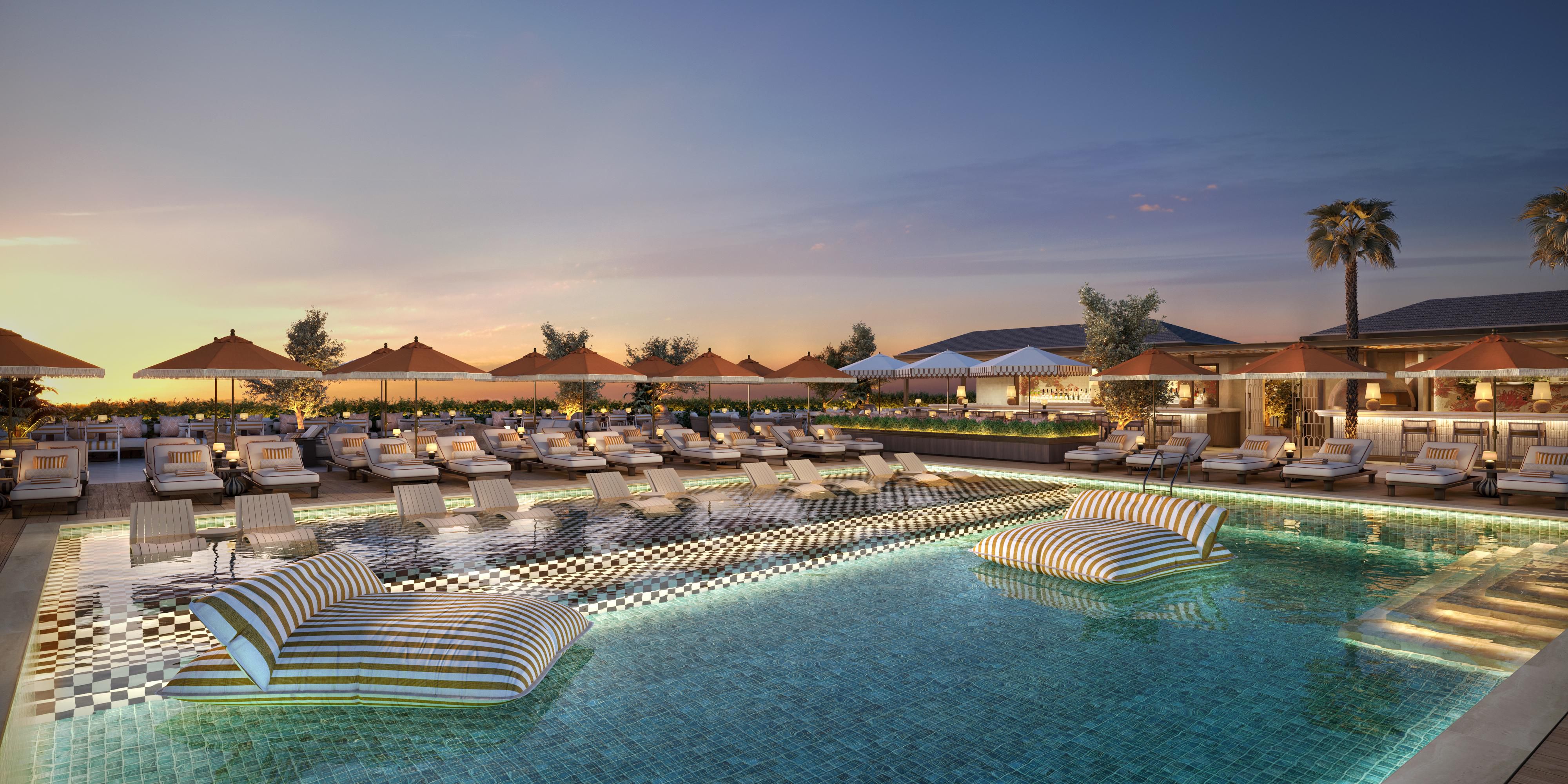 Bathed in Cape sunshine, Solandra offers a seamless blend of leisure and energy. Wood-fired sourdough pizzas, crafted spritzes and soft ocean breezes define this poolside haven - radiant by day, spirited by night. 