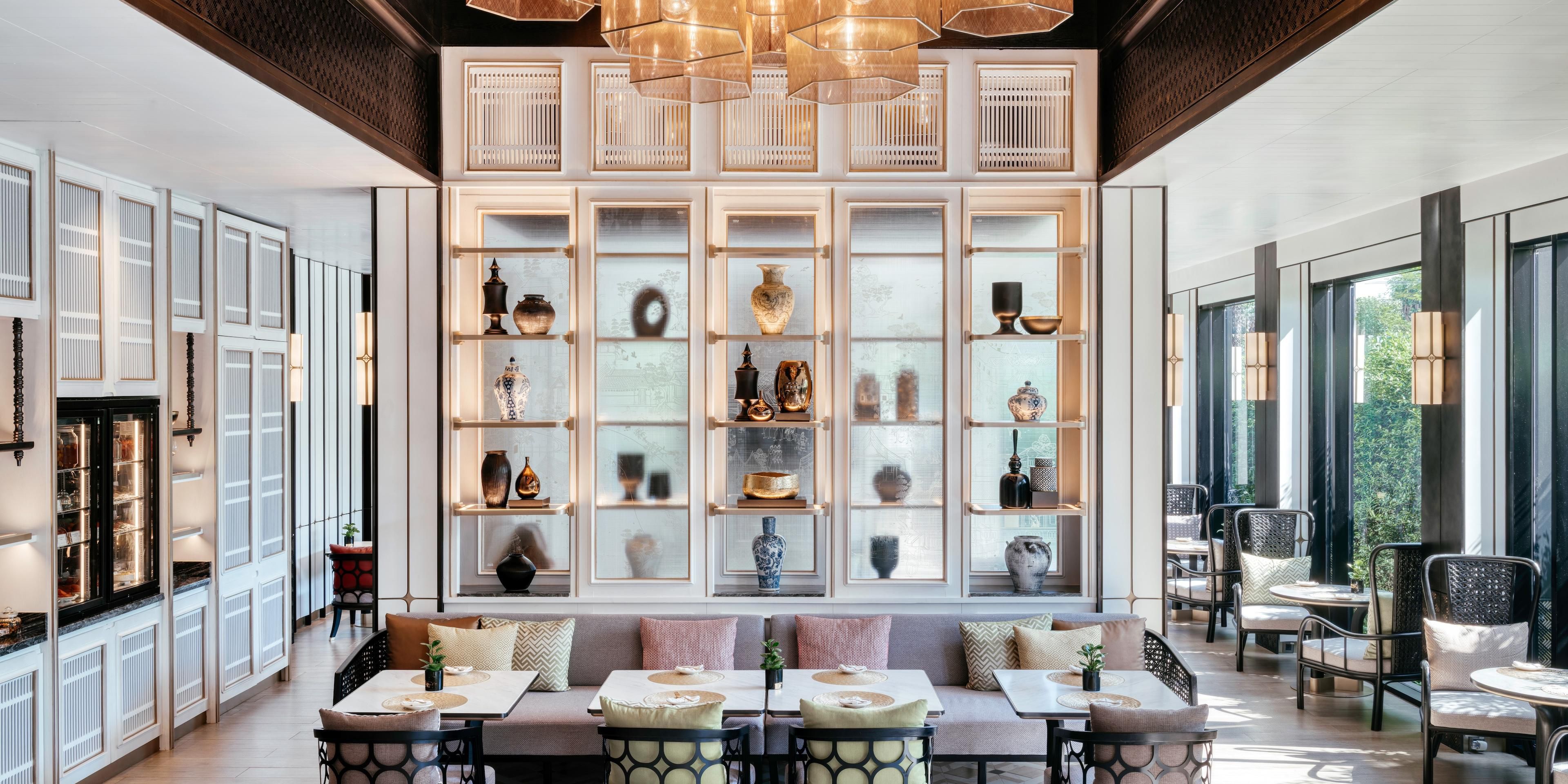 Club InterContinental offers an elevated experience with deluxe breakfast, elegant afternoon tea, and evening cocktails.
Enjoy personalised service, premium amenities, and exclusive benefits as part of the Club InterContinental experience.