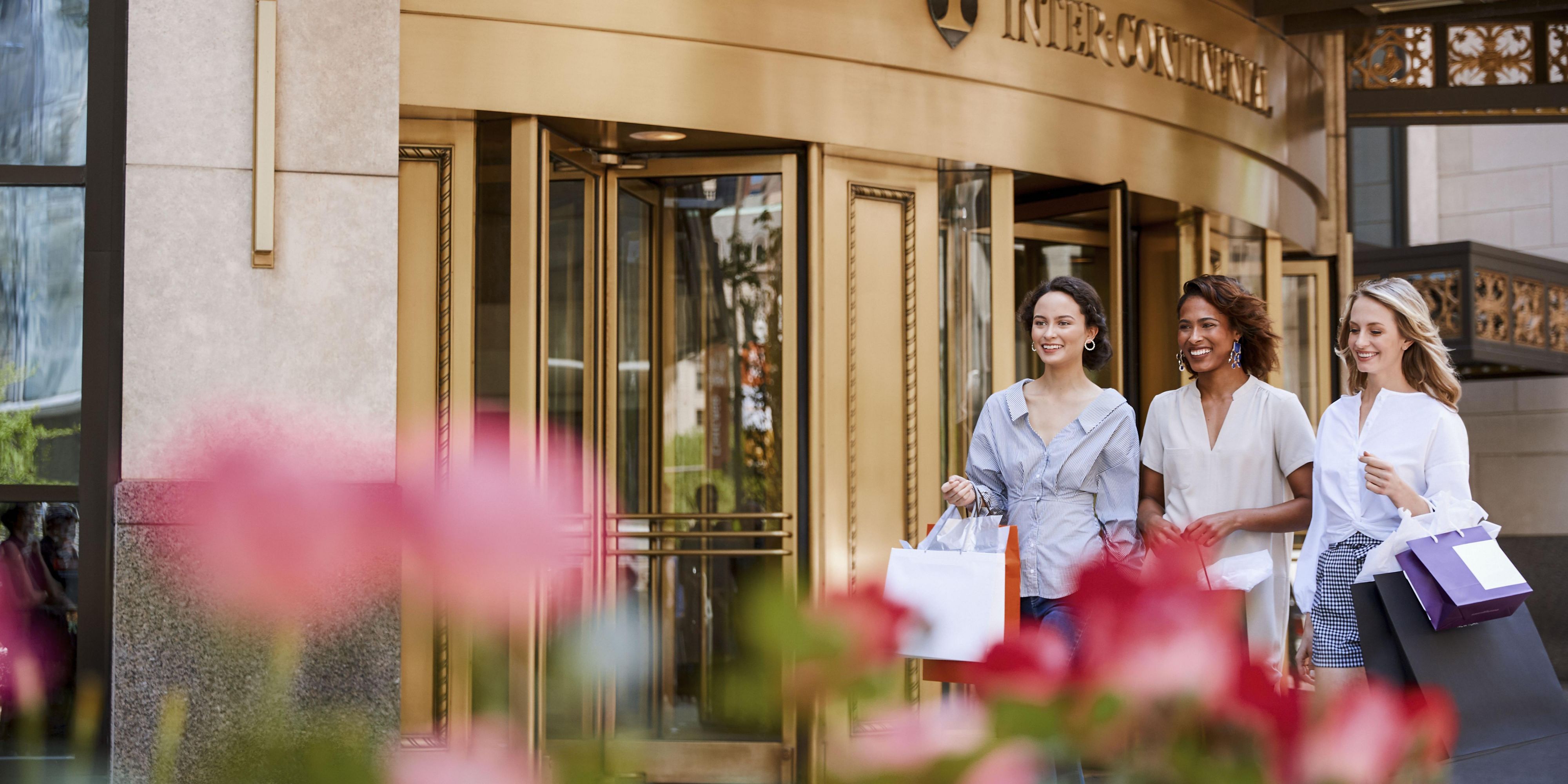 InterContinental Chicago Magnificent Mile is the only downtown Chicago hotel with direct entry from Michigan Avenue. Our signature bronze doors open onto the famed Magnificent Mile, just steps away from the city’s best shopping, fine dining, art galleries, museums, and theaters.