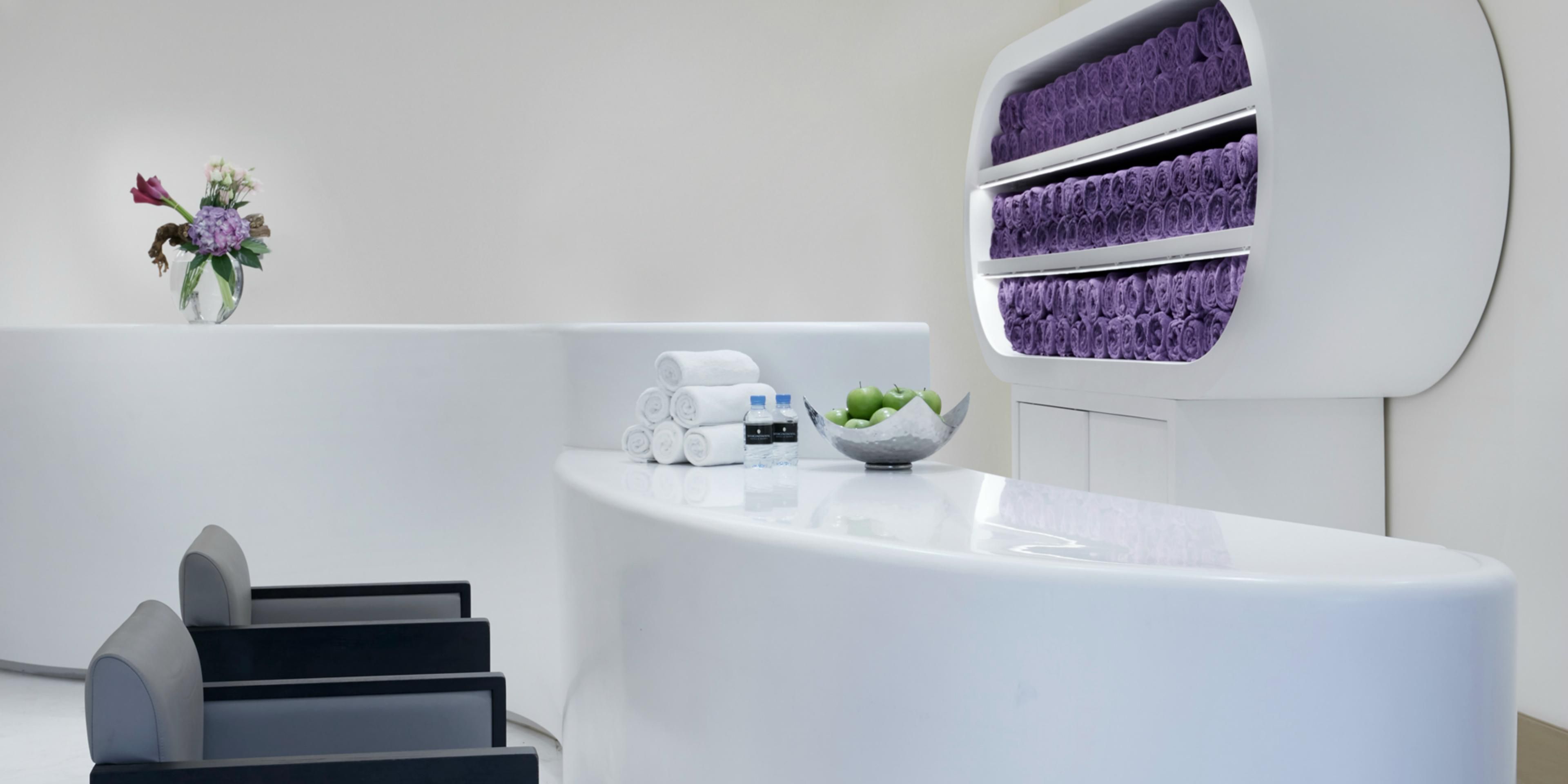 Soak in the sunshine at Doha's longest private beach, or relax by the pool. The Bay Club offers endless recreation options like a state-of-the-art 24-hour gym, padel, tennis, and squash courts, fitness classes, watersports, and more. 