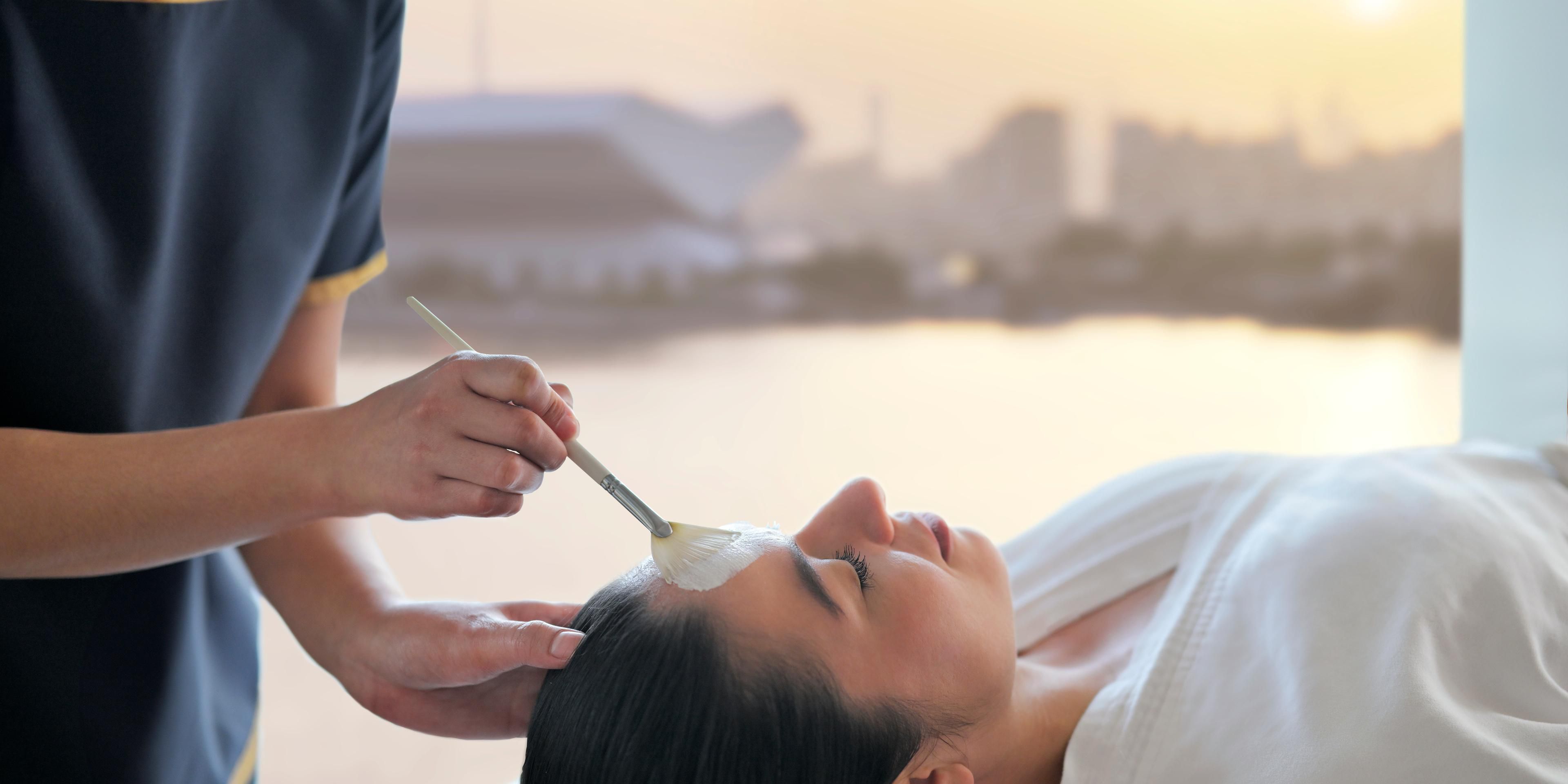 Just minutes from Dubai Airport and Downtown, Dubai Festival City is a hub of fashion, flavours, and fun. Home to 400 plus retail stores and the dazzling IMAGINE water, laser, and fire show, the vibrant mall, close to a luxury hotel in Dubai, is the heartbeat of entertainment and style in the city.