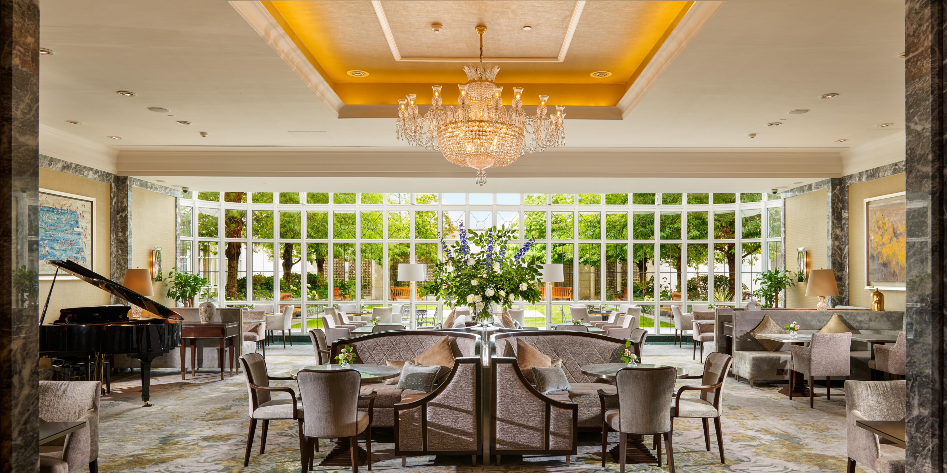 Indulge in exceptional dining at InterContinental Dublin. The Lobby Lounge offers a refined menu with light bites and hearty dishes in a relaxed yet elegant setting. For a special experience, enjoy Afternoon Tea in The Reading Room or savour a drink at The Whisky Bar. 